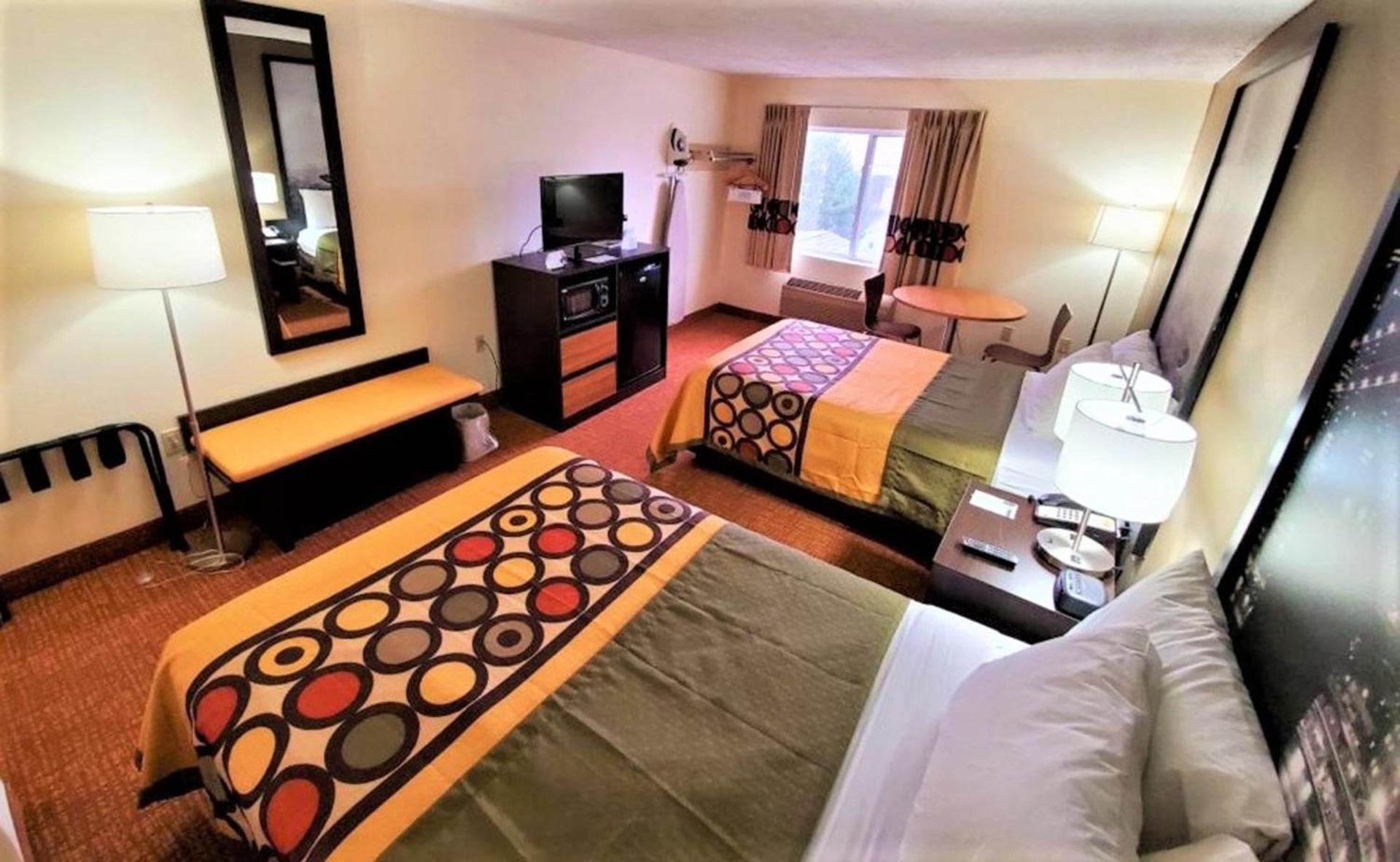 Super 8 by Wyndham Monticello photo 3