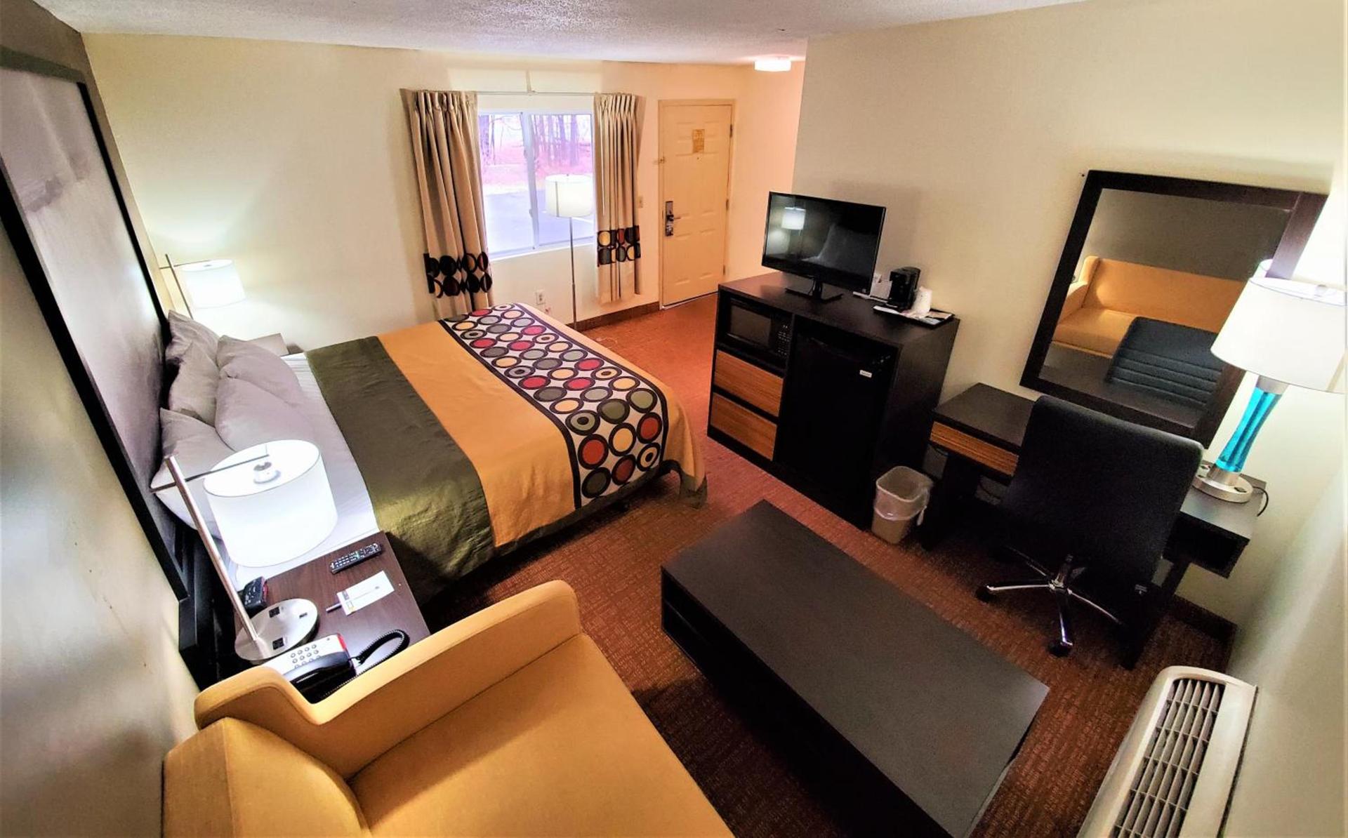 Super 8 by Wyndham Monticello photo 2
