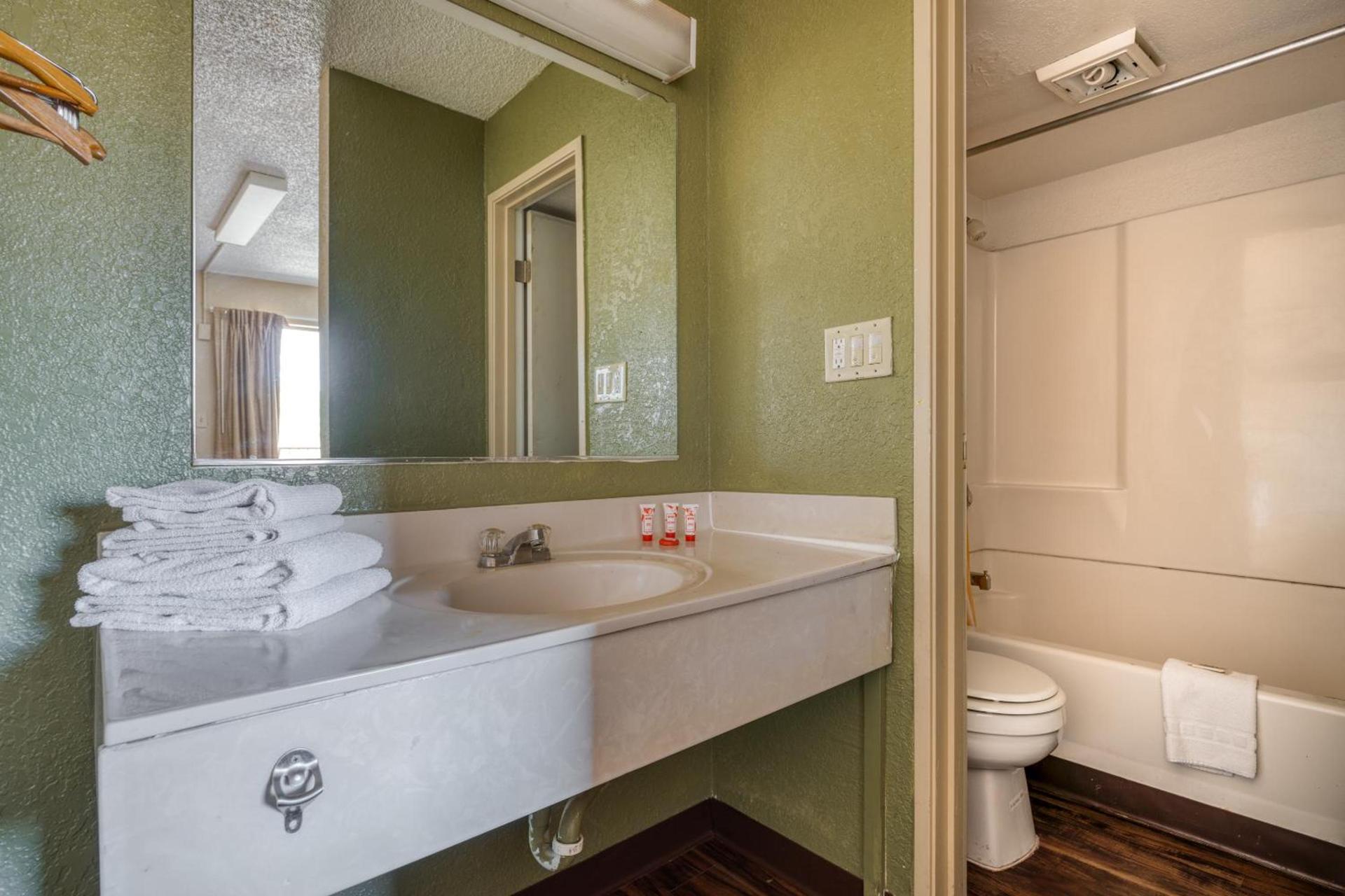 OYO Hotel Tucson Downtown photo 23