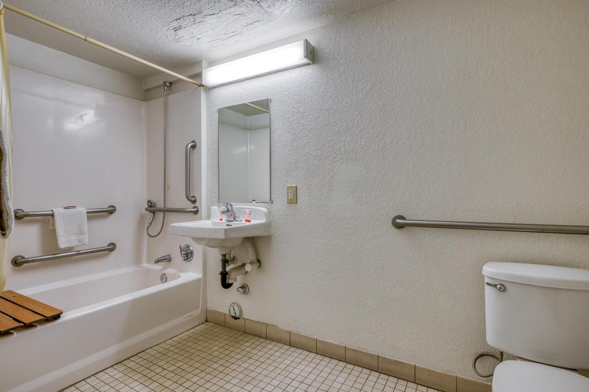 OYO Hotel Tucson Downtown photo 25