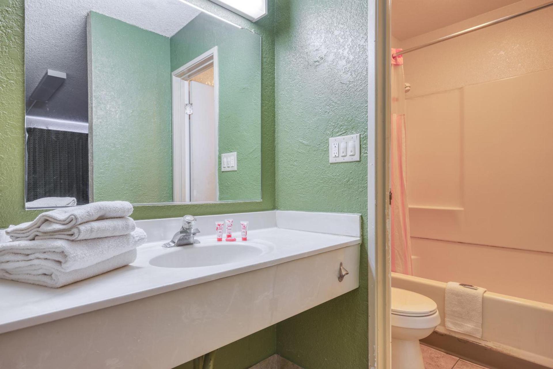OYO Hotel Tucson Downtown photo 32