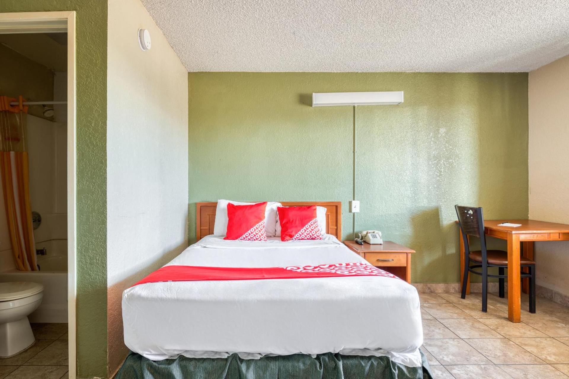 OYO Hotel Tucson Downtown photo 10