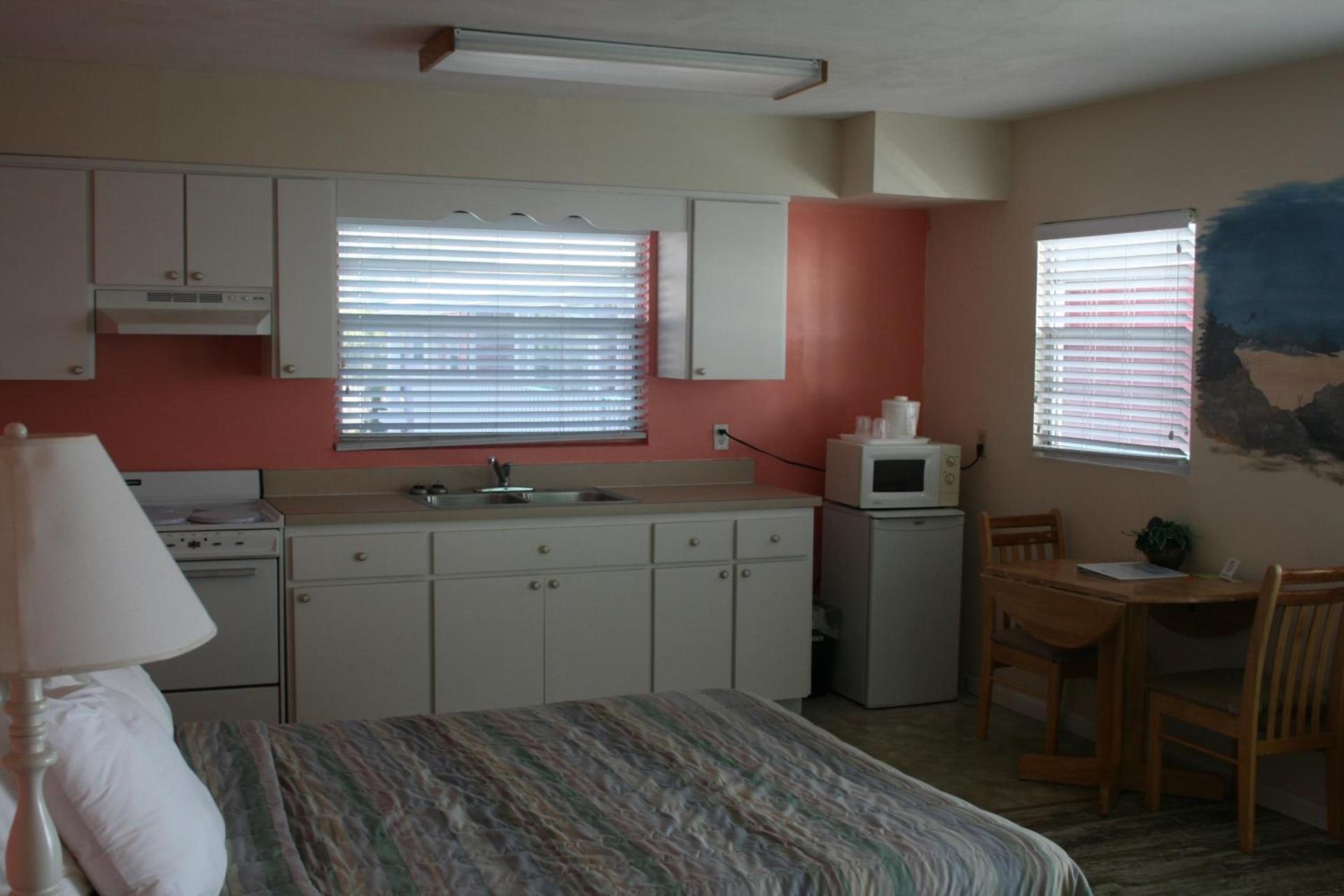 Beach Front Motel Cedar Key photo 29