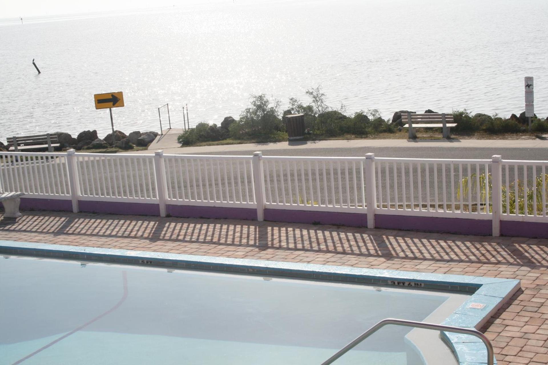 Beach Front Motel Cedar Key photo 4