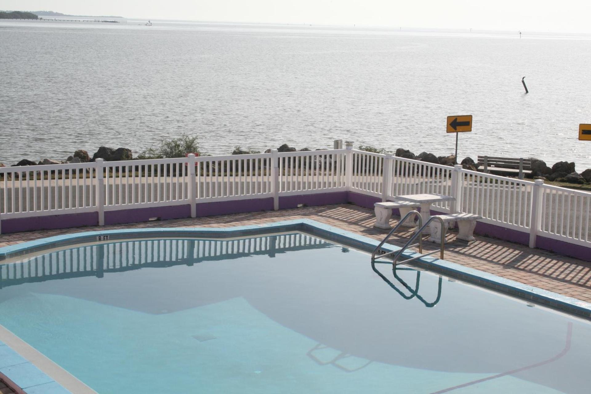 Beach Front Motel Cedar Key photo 3