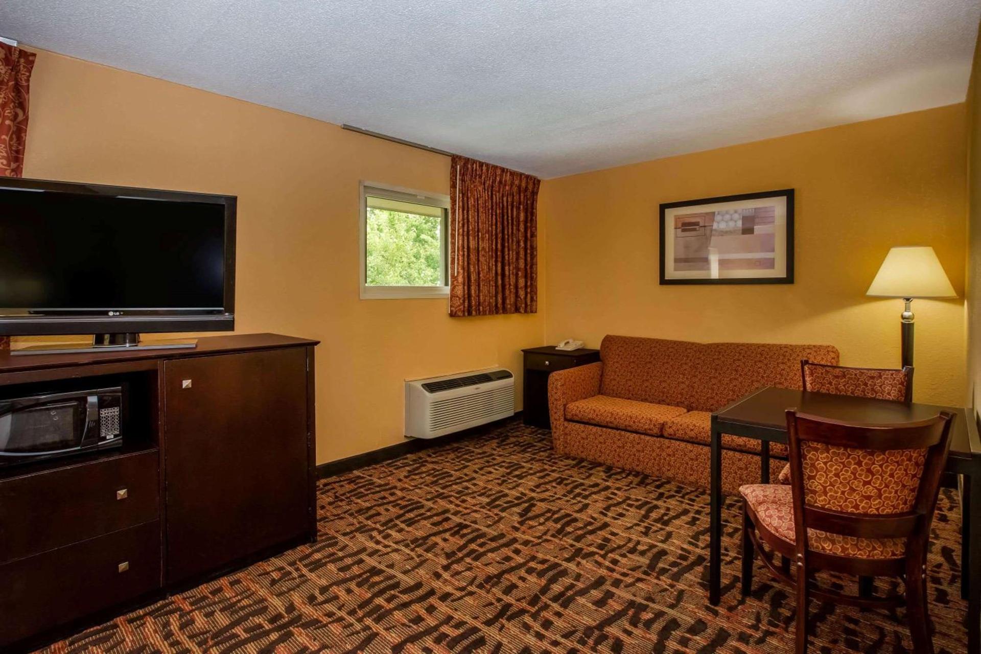 Super 8 by Wyndham Lawrence KU photo 29