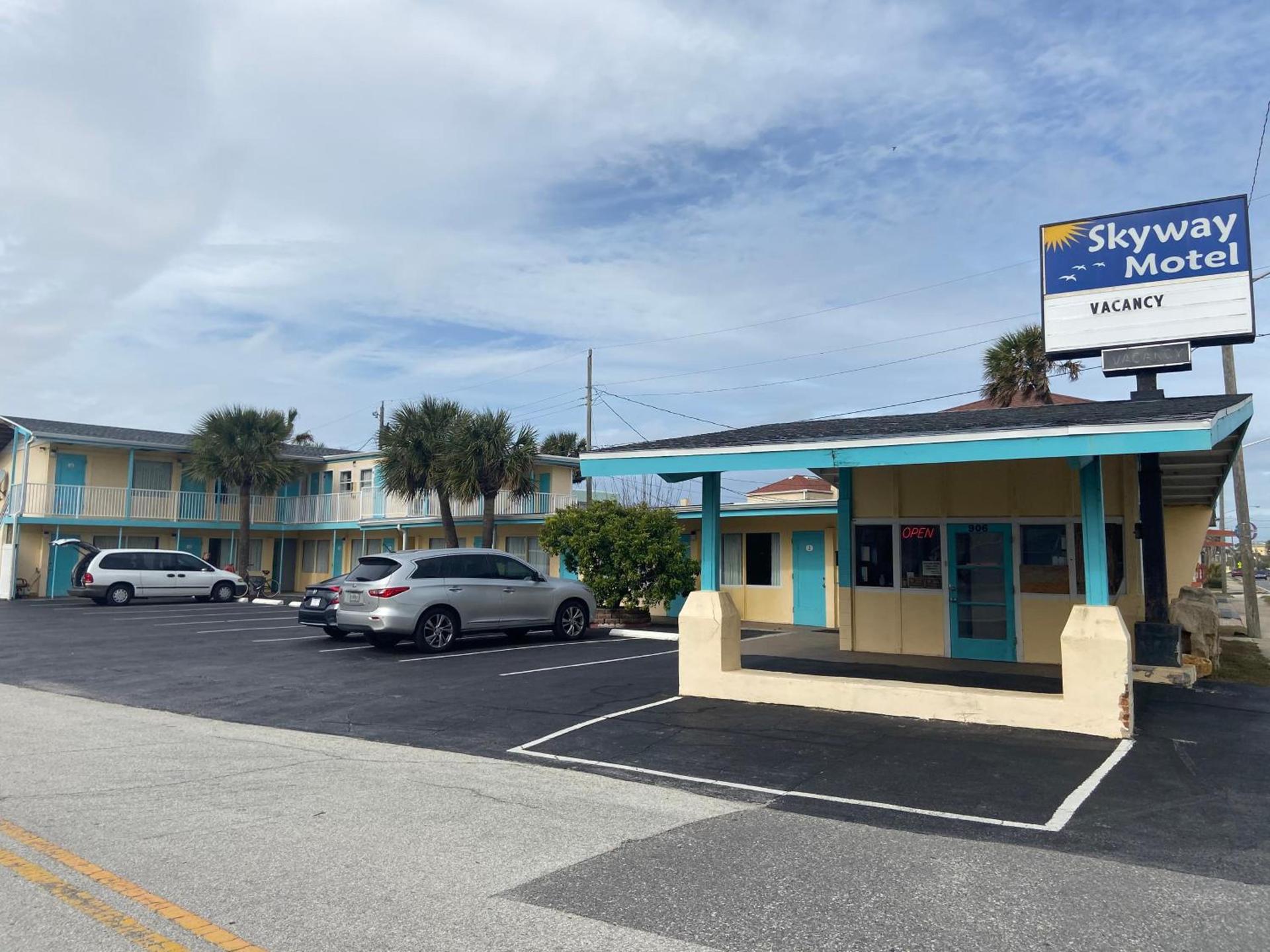 Skyway Motel photo 1