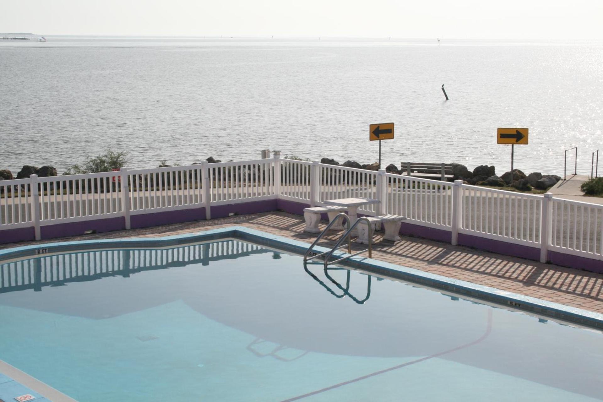 Beach Front Motel Cedar Key photo 2
