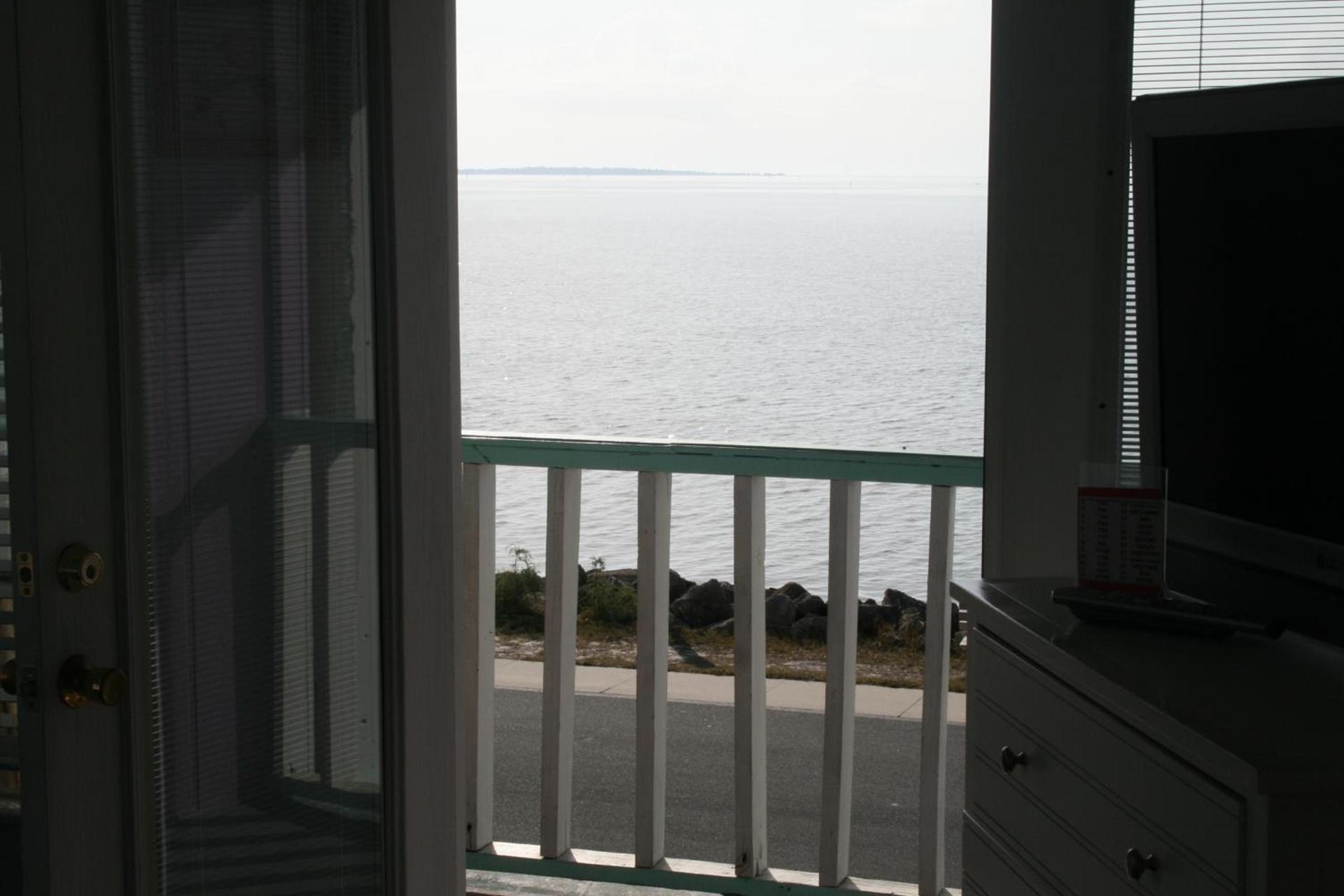 Beach Front Motel Cedar Key photo 36