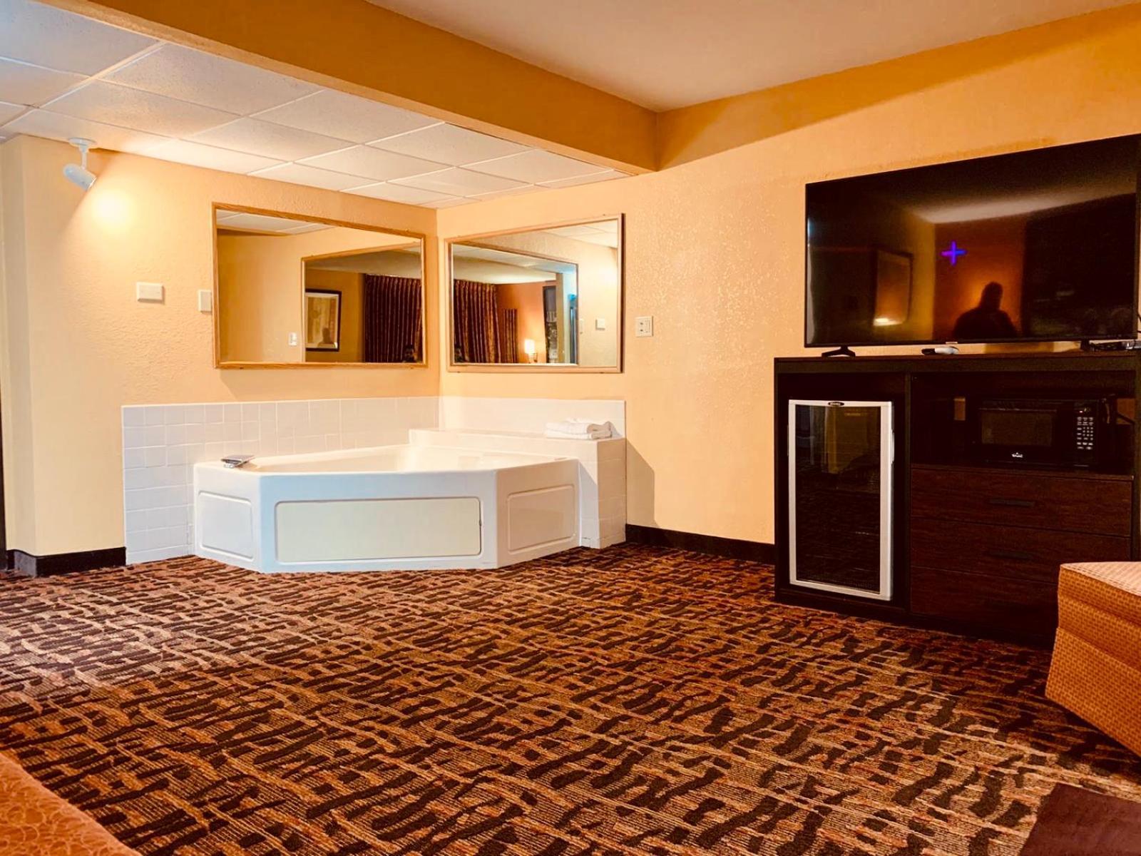 Super 8 by Wyndham Lawrence KU photo 25