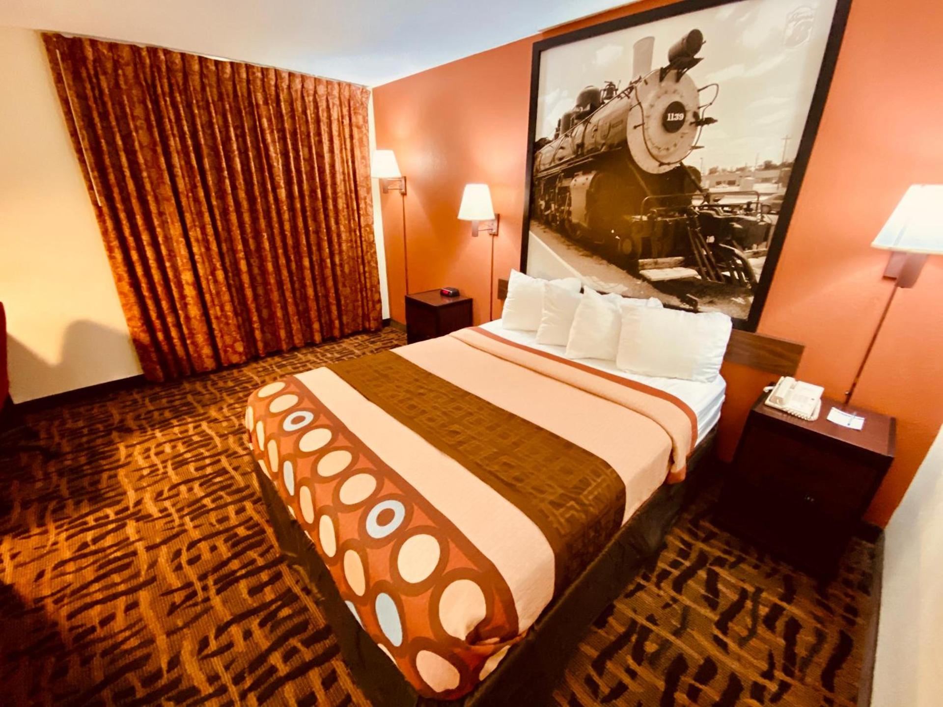 Super 8 by Wyndham Lawrence KU photo 11