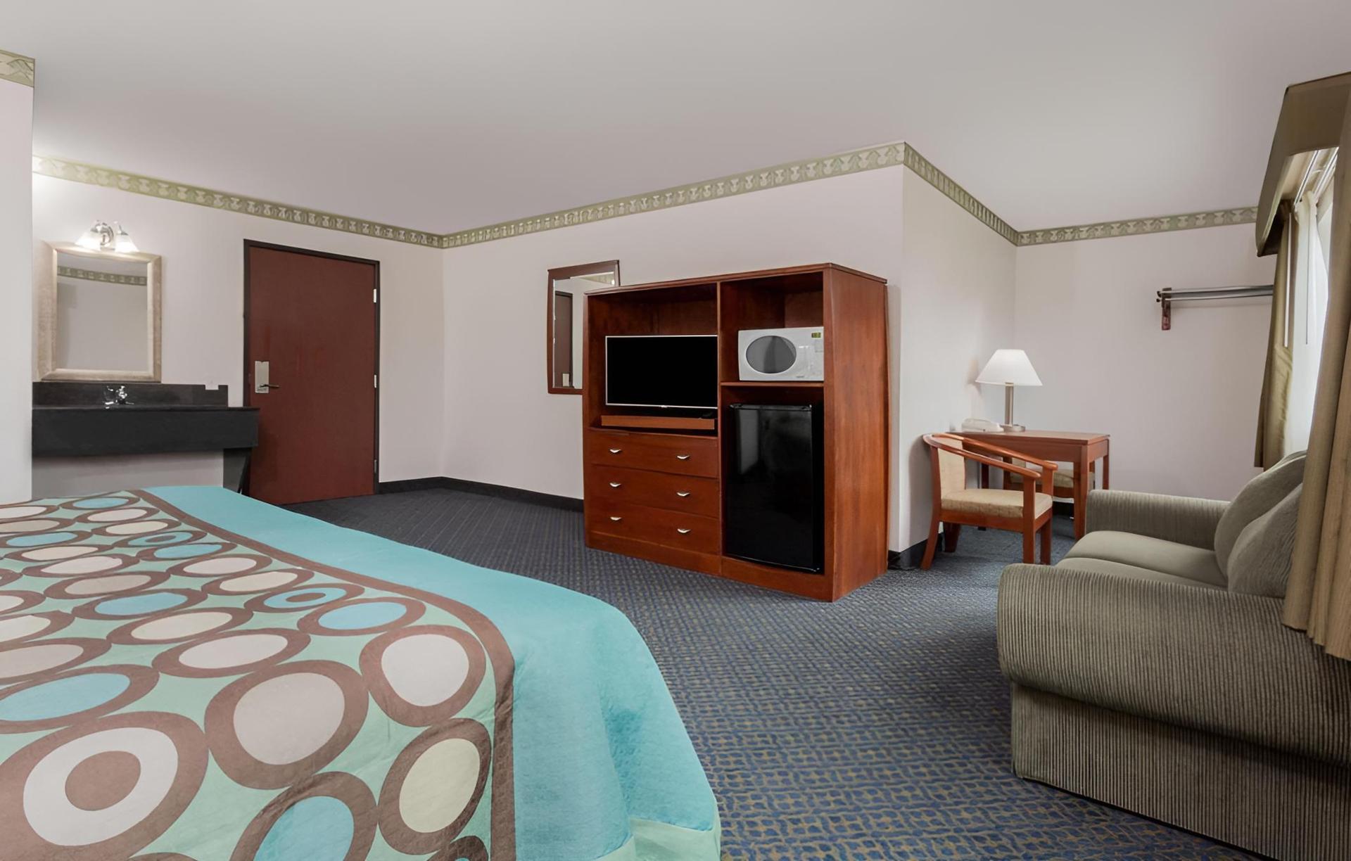 Super 8 by Wyndham Sacramento photo 9