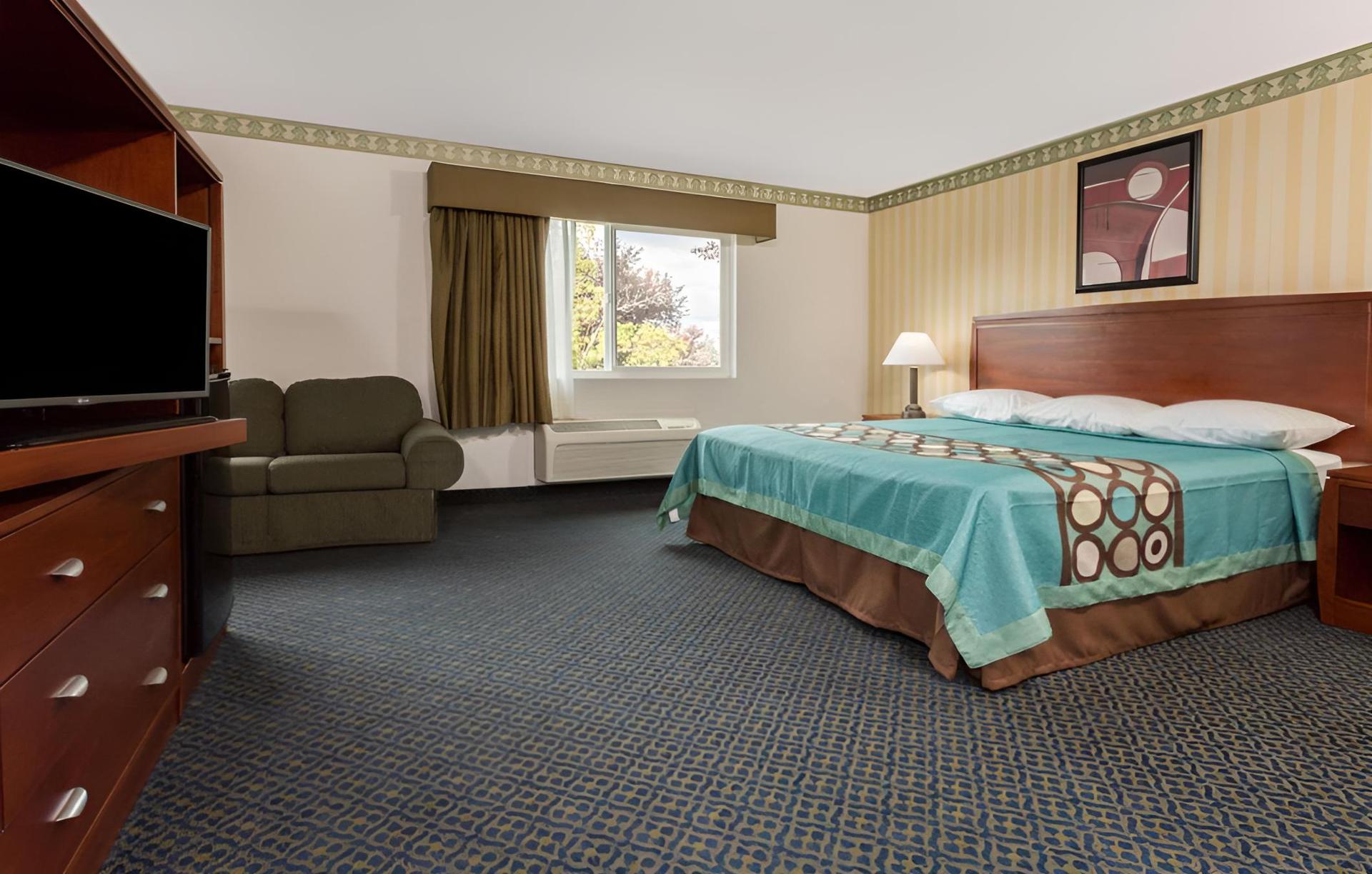 Super 8 by Wyndham Sacramento photo 10