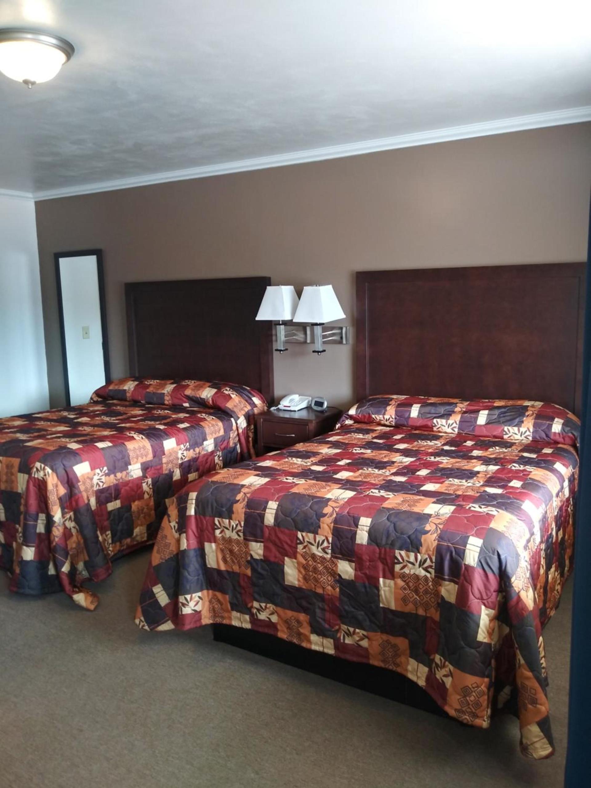 Centennial Motel photo 5