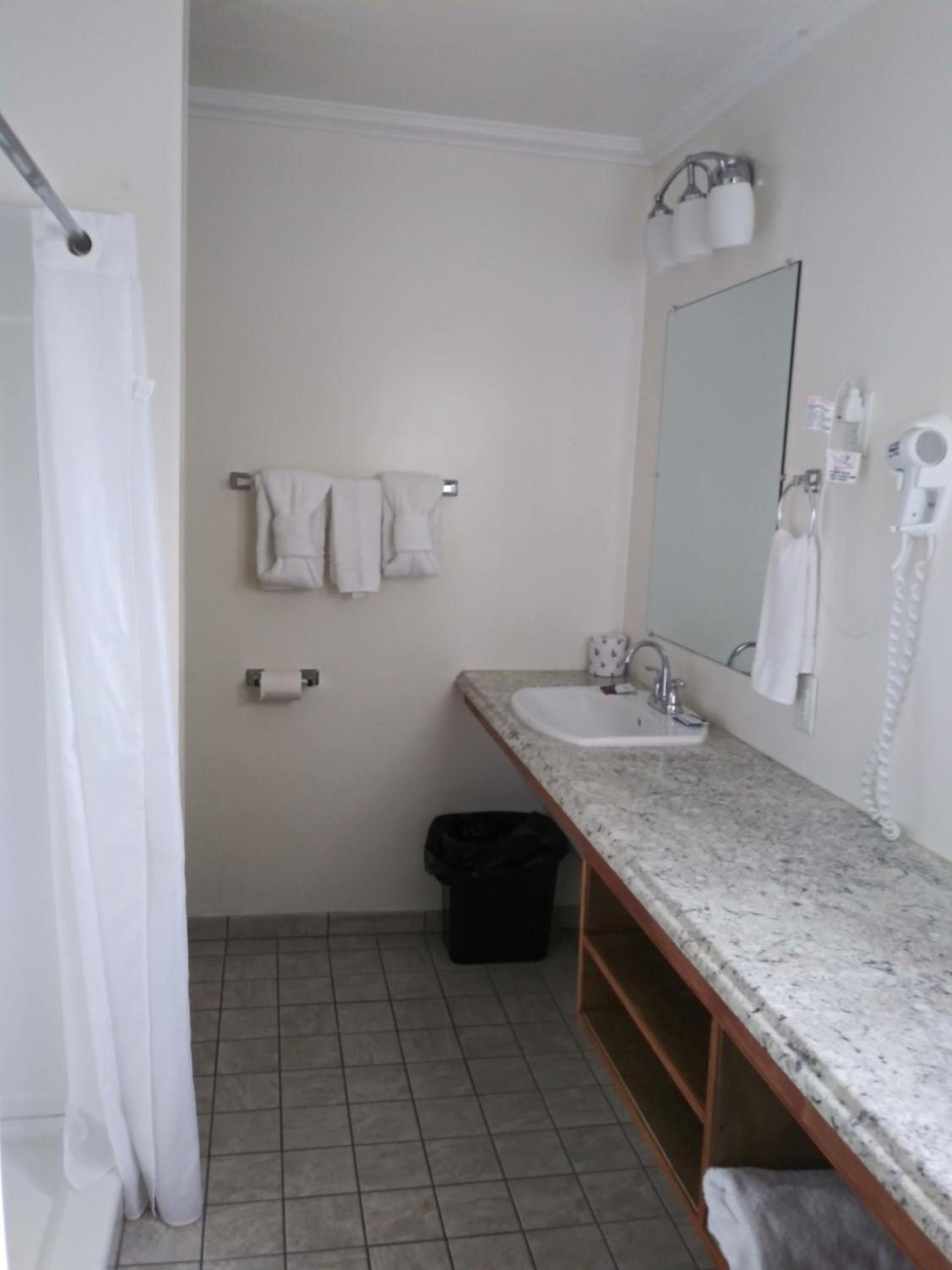 Centennial Motel photo 7