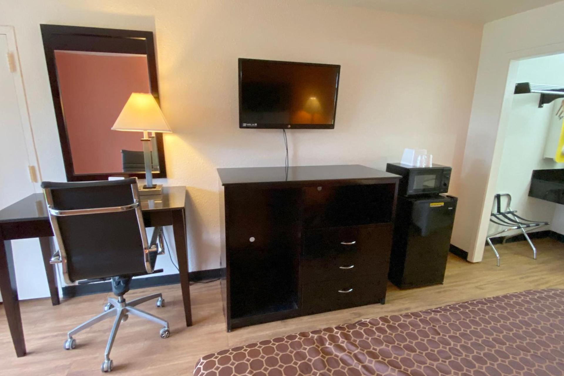 Landmark Hotel photo 17