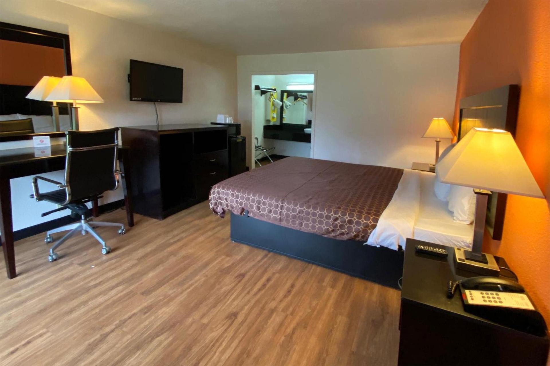 Landmark Hotel photo 18