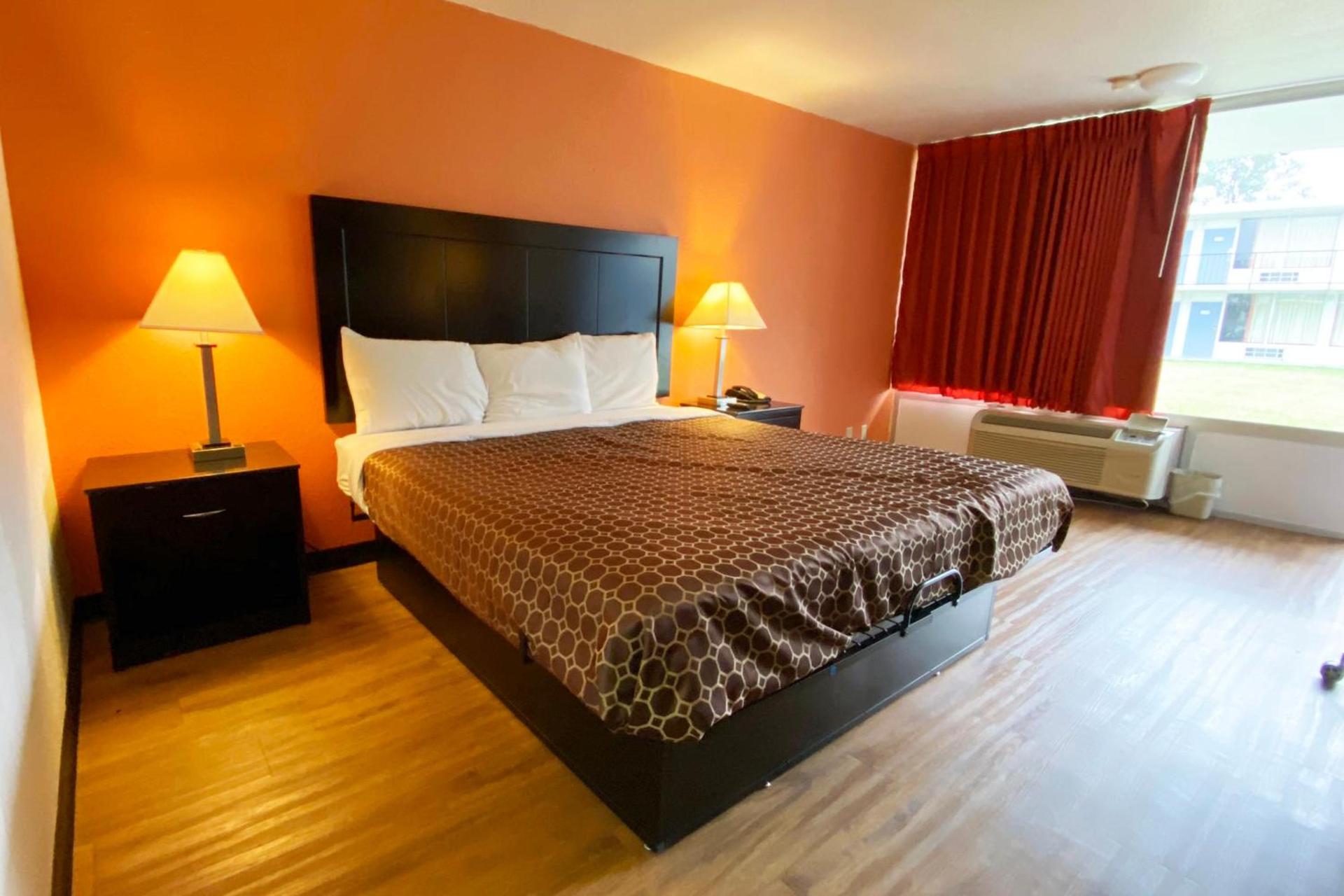 Landmark Hotel photo 15