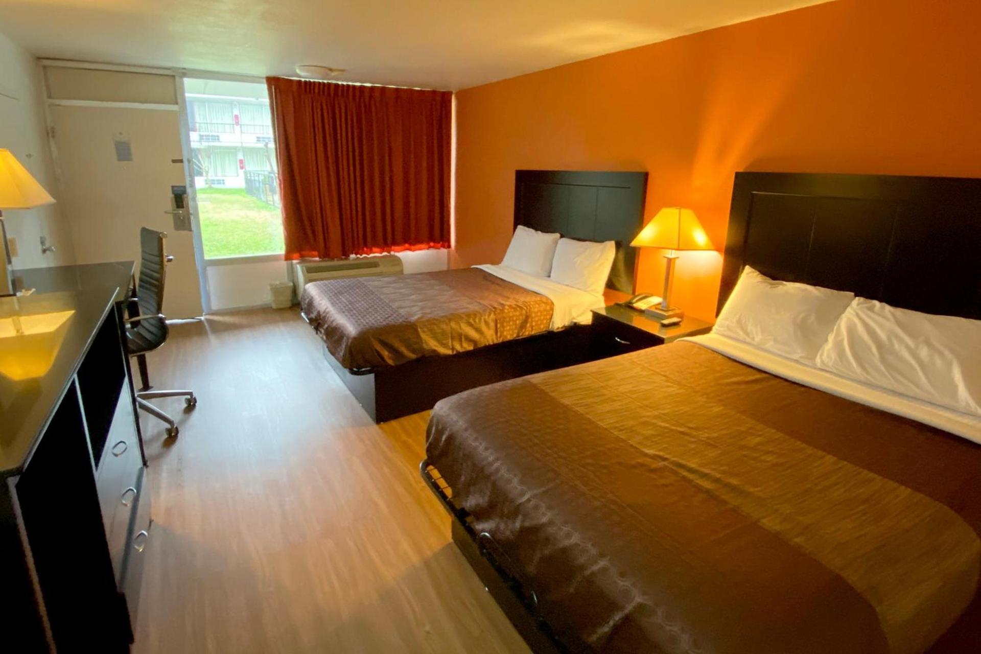 Landmark Hotel photo 14