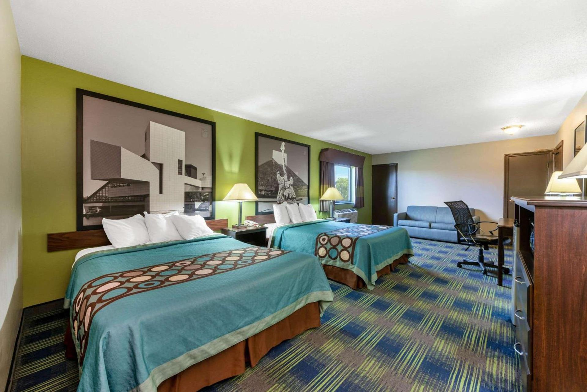 Super 8 by Wyndham Cleveland photo 10