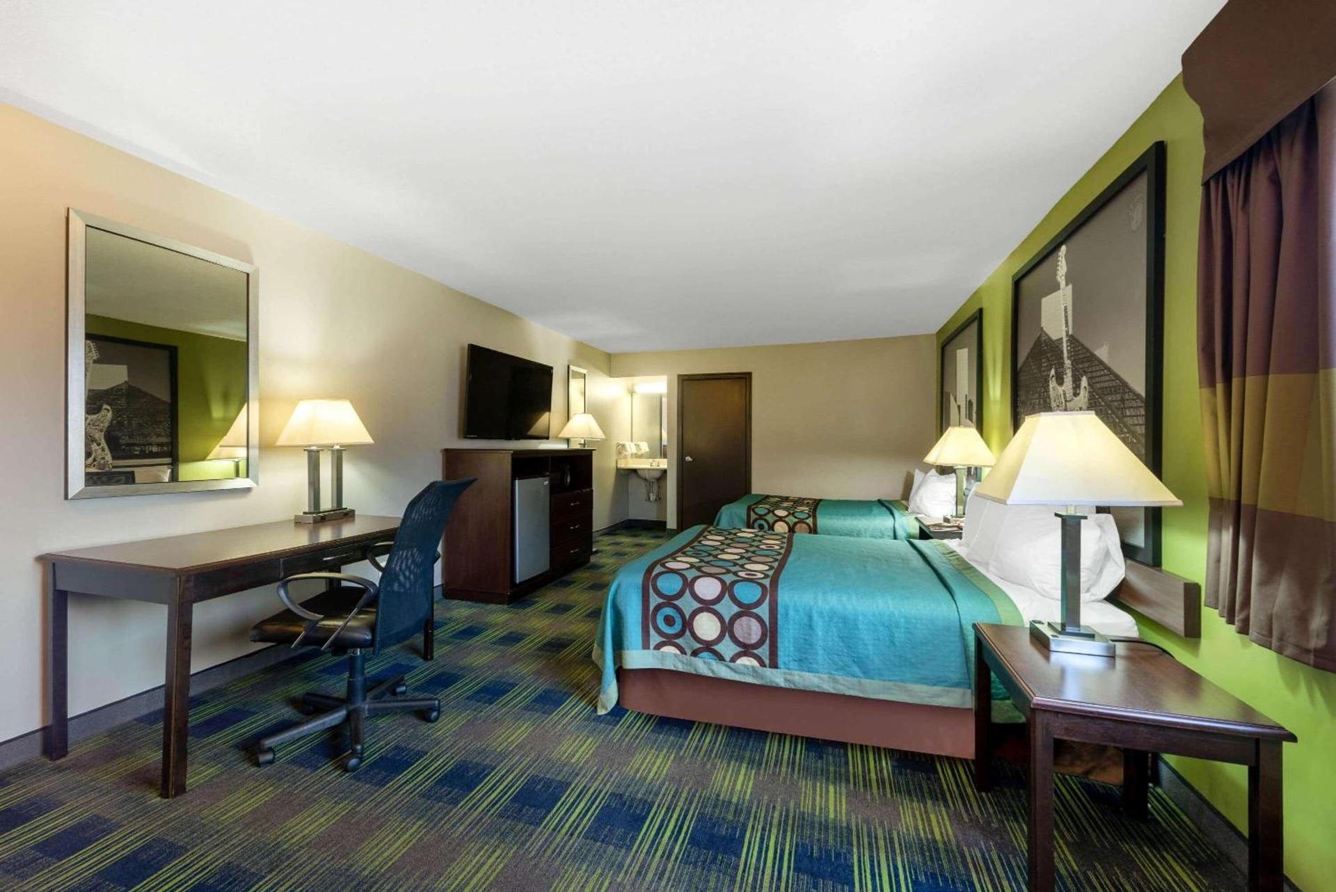 Super 8 by Wyndham Cleveland photo 7