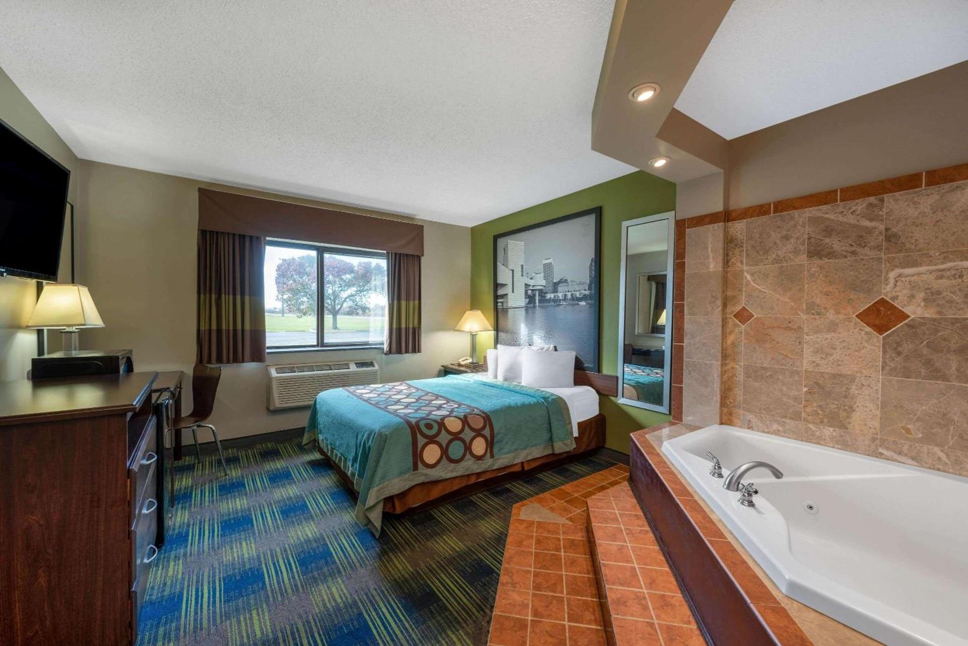 Super 8 by Wyndham Cleveland photo 13
