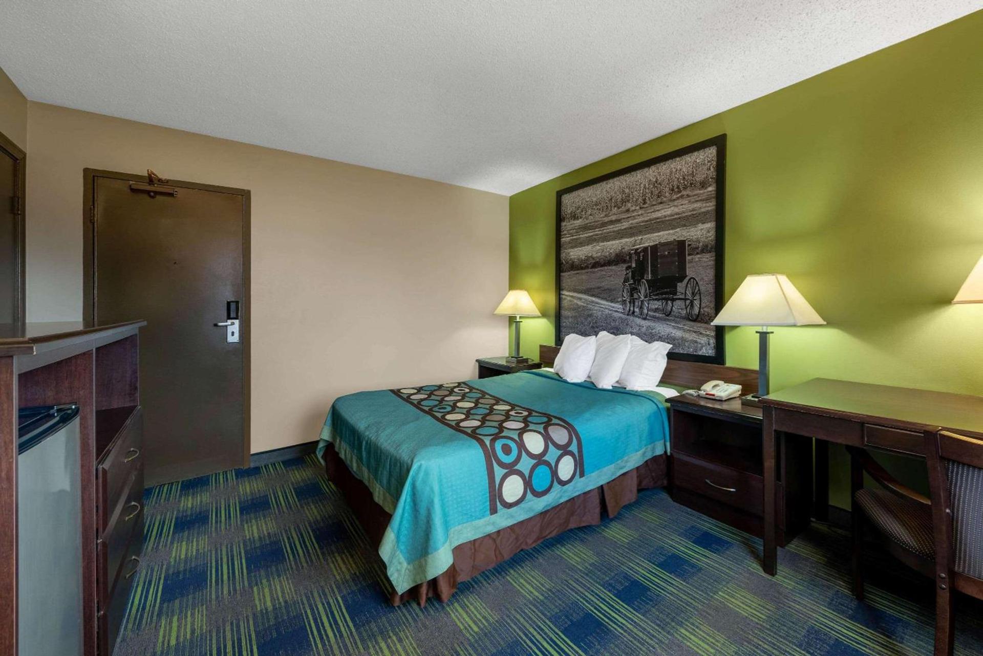 Super 8 by Wyndham Cleveland photo 6