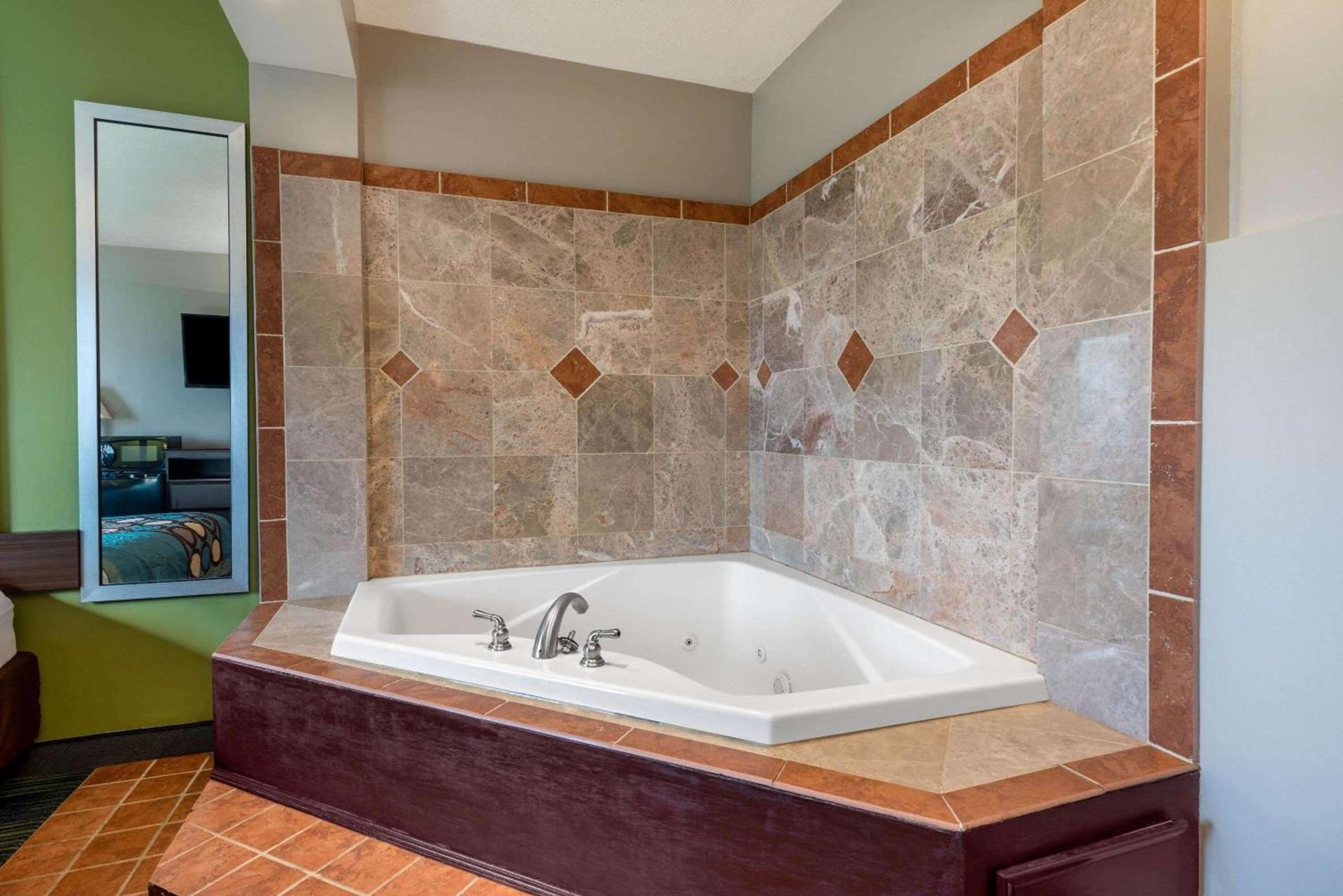 Super 8 by Wyndham Cleveland photo 21