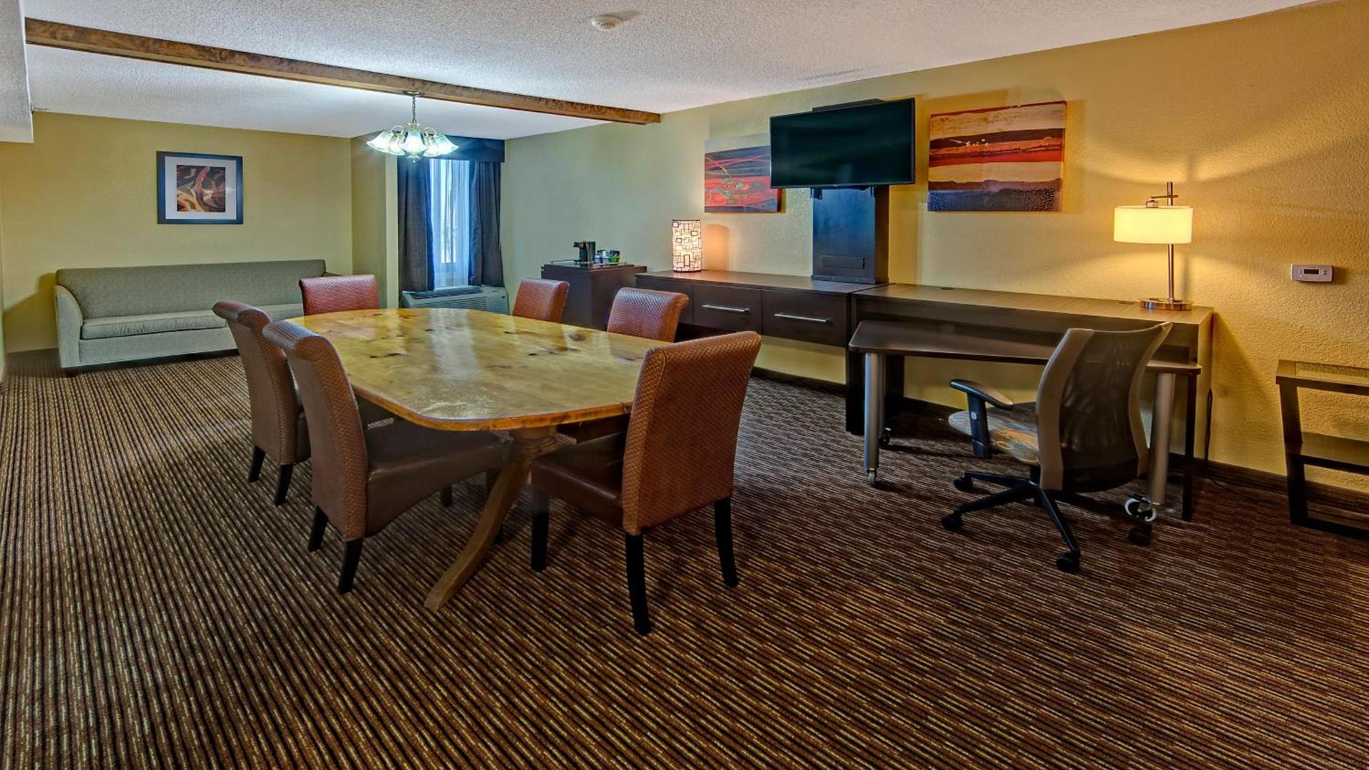 Clarion Hotel & Suites Conference Center Memphis Airport photo 18