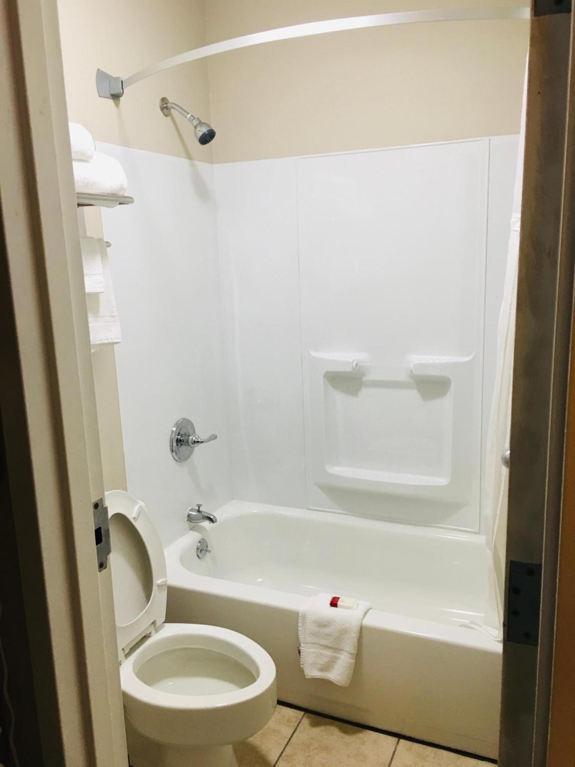 Ramada by Wyndham Batesville photo 14
