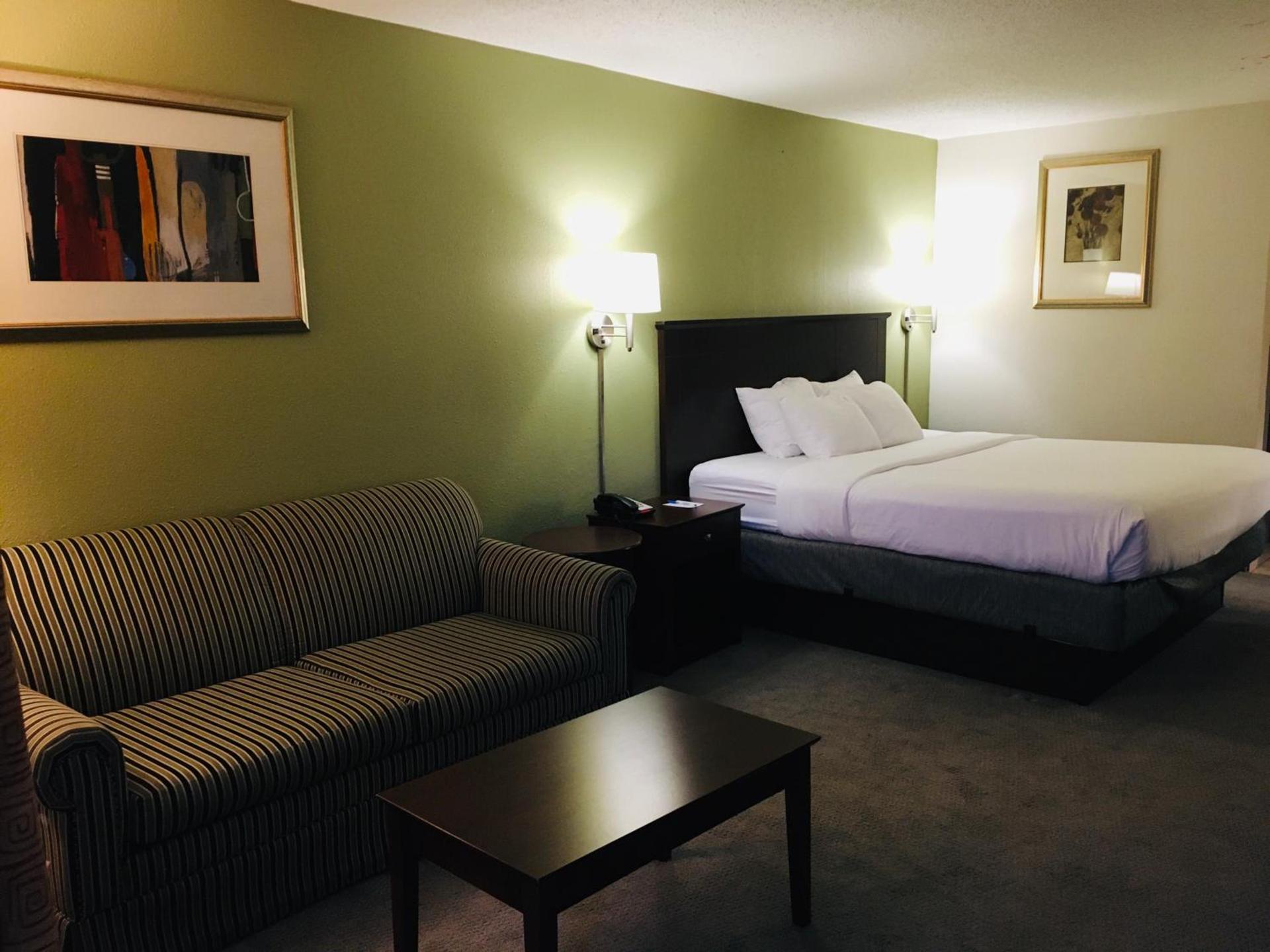 Ramada by Wyndham Batesville photo 4