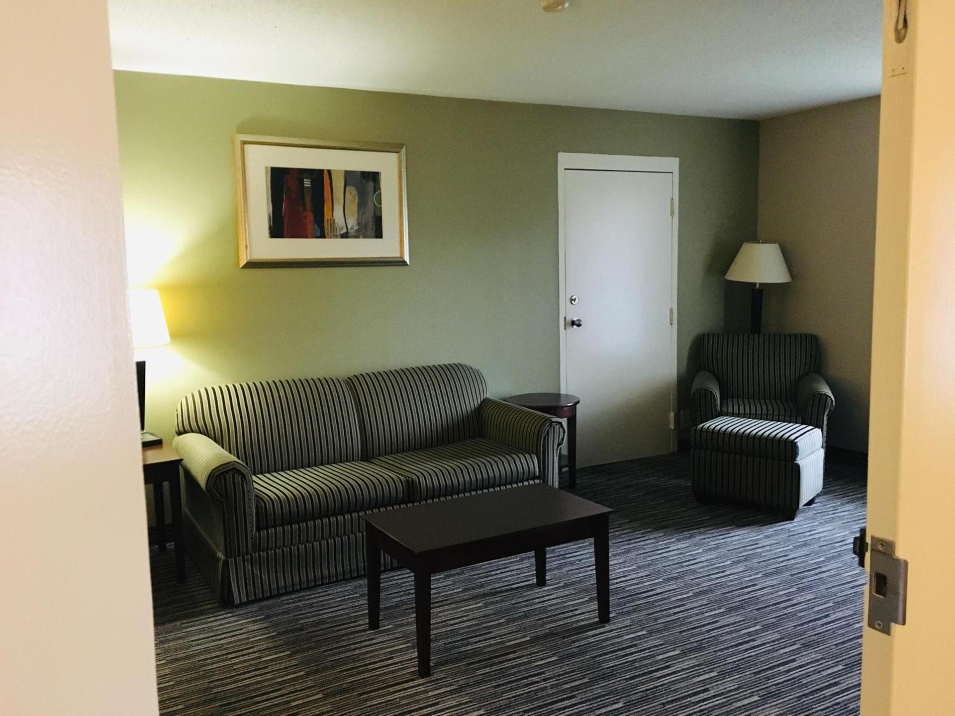 Ramada by Wyndham Batesville photo 3