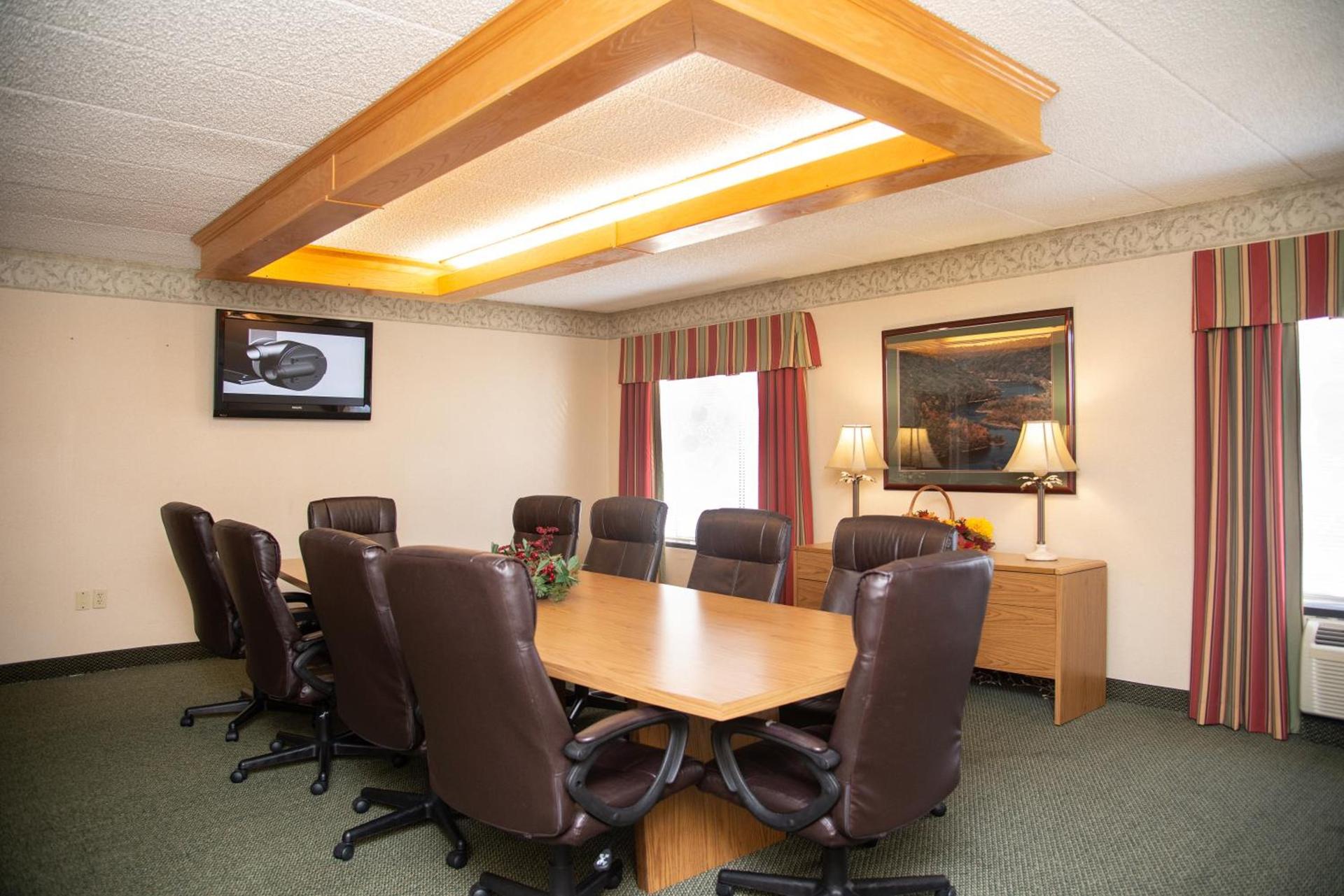 Holiday Lodge Hotel and Conference Center photo 13