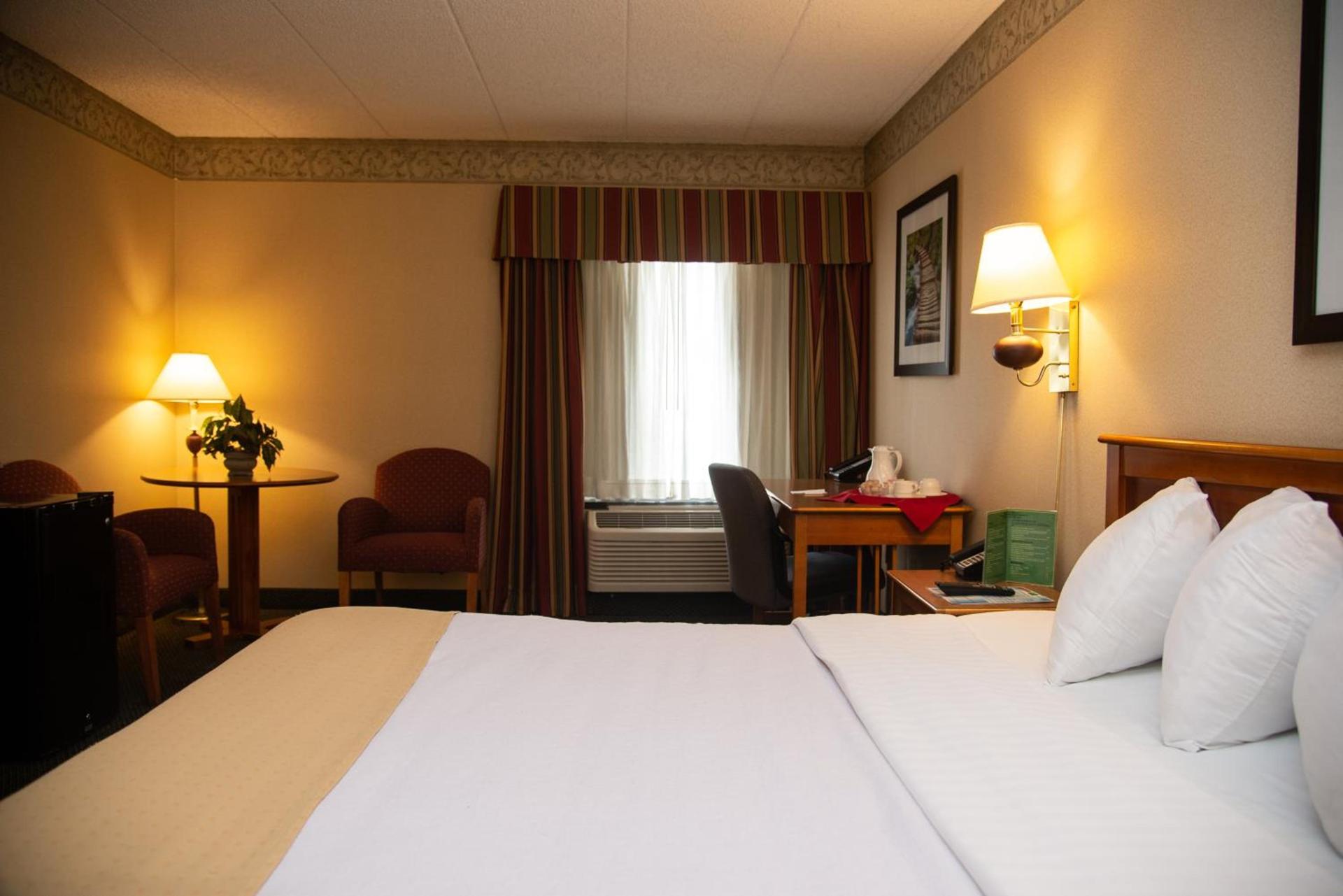 Holiday Lodge Hotel and Conference Center photo 4