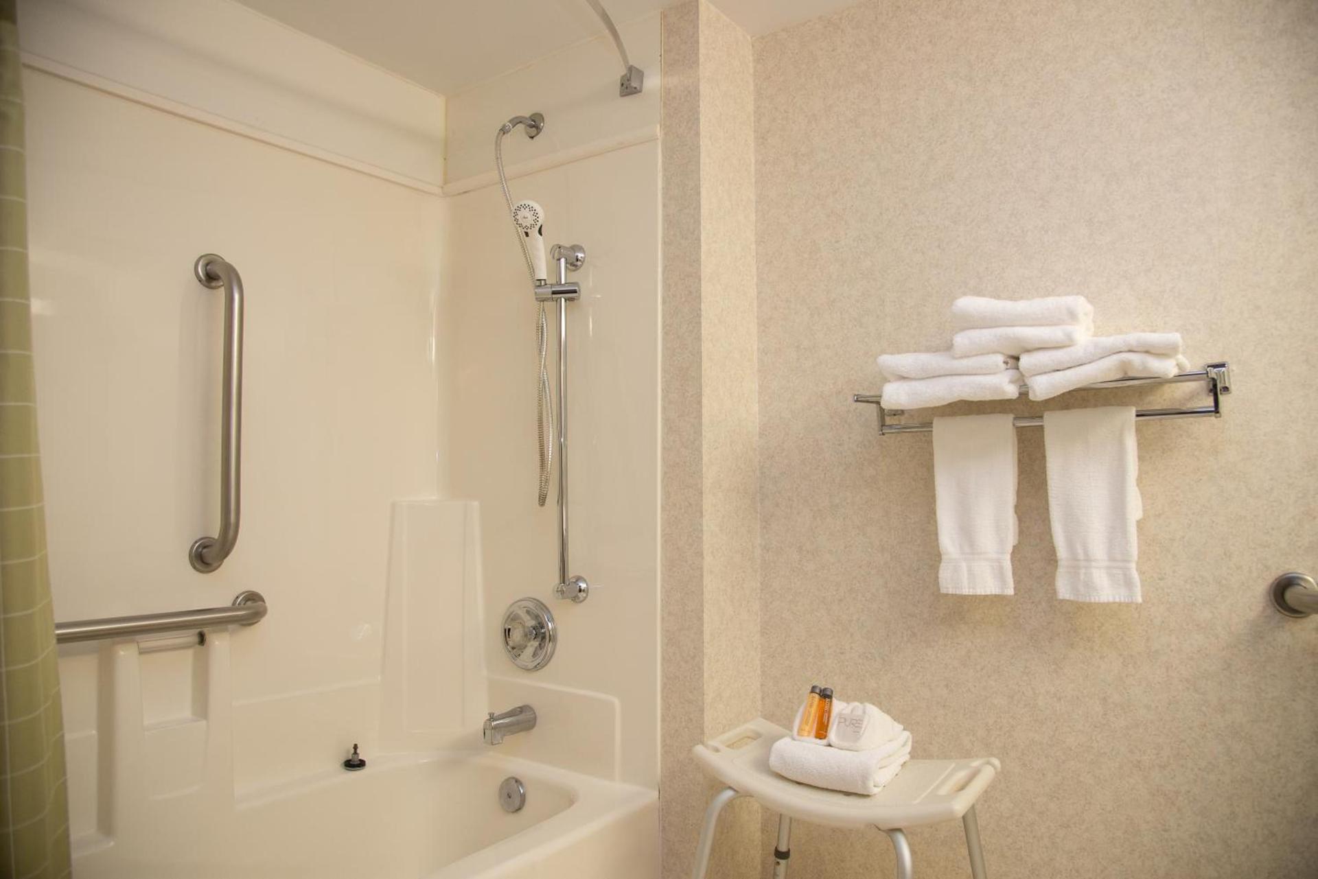 Holiday Lodge Hotel and Conference Center photo 12