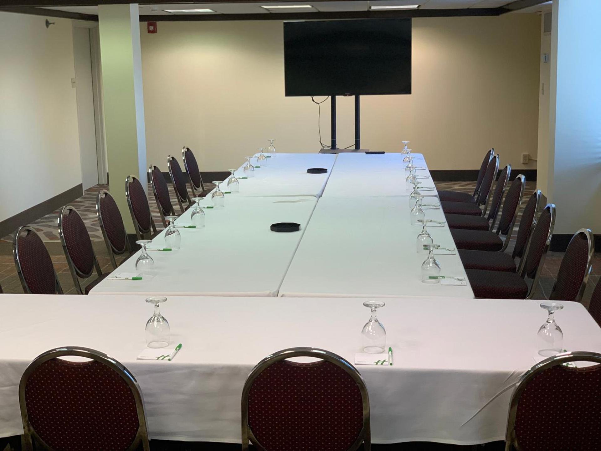 Clarion Hotel & Suites Conference Center Memphis Airport photo 17