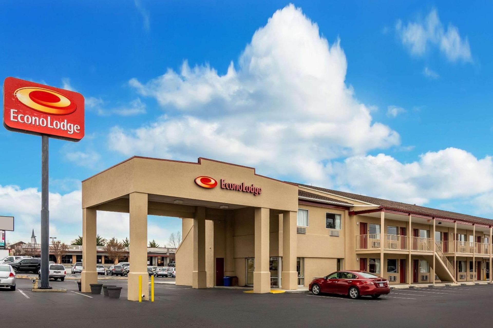 Econo Lodge East Staunton photo 1