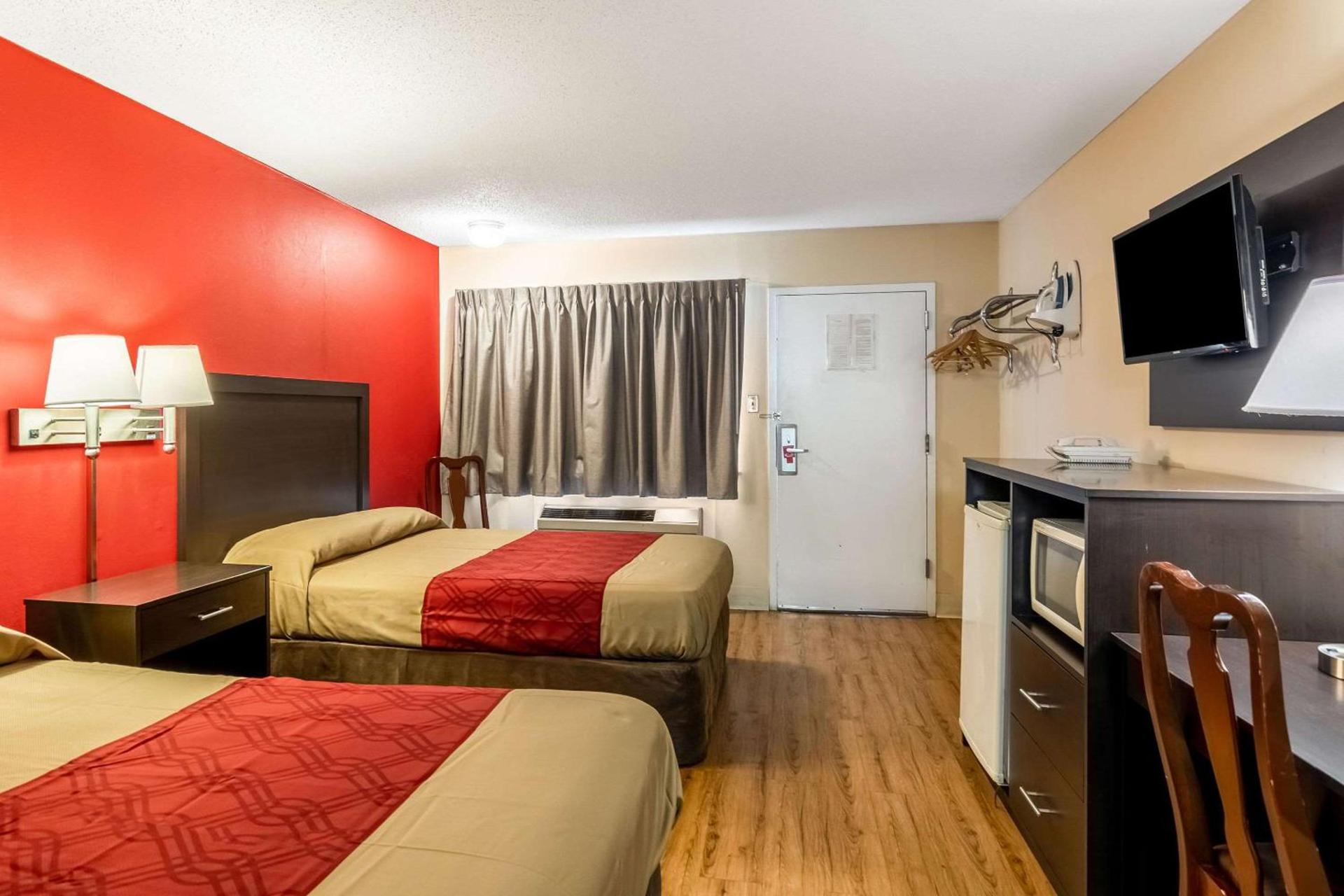 Econo Lodge East Staunton photo 5