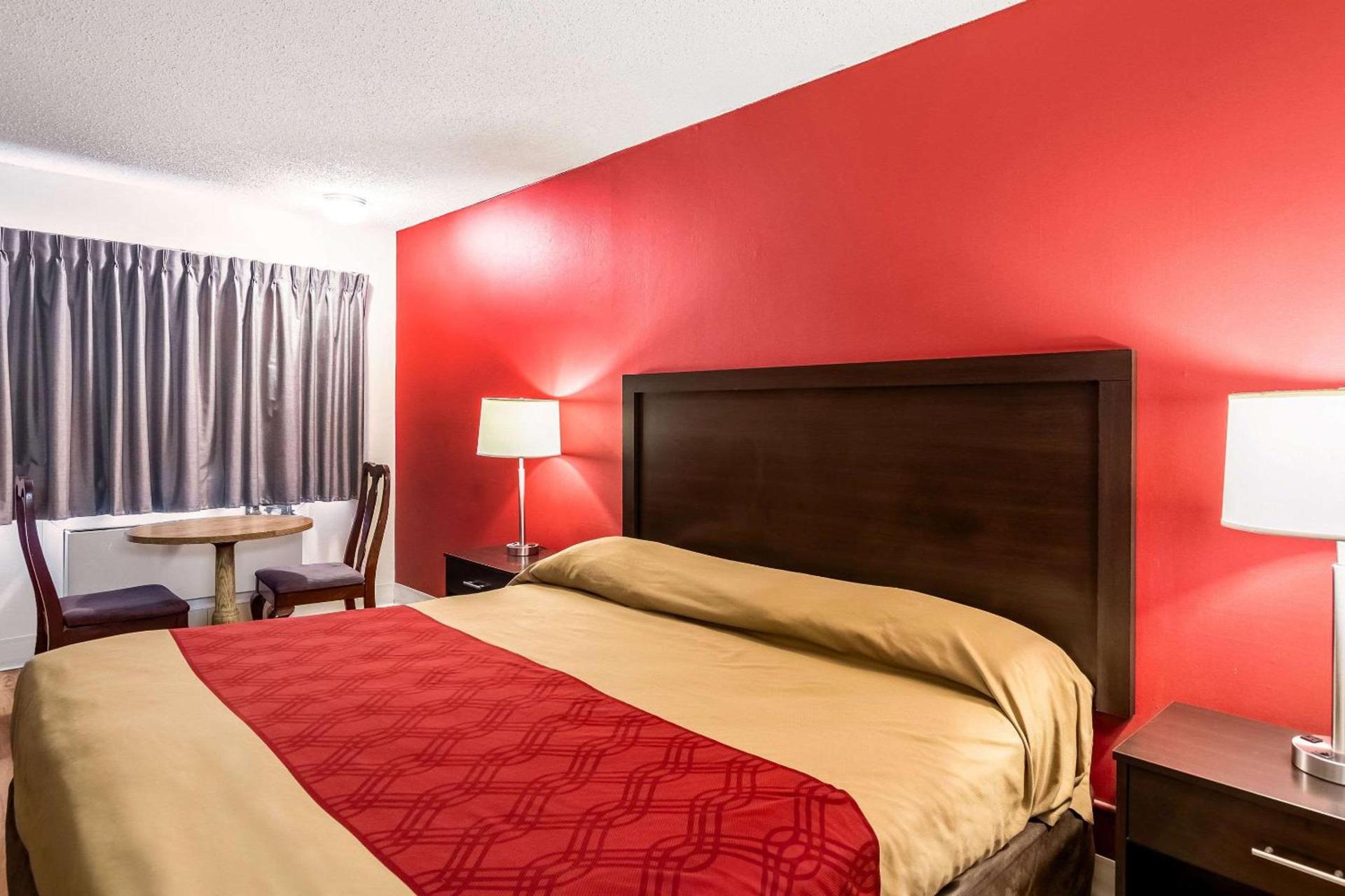 Econo Lodge East Staunton photo 7