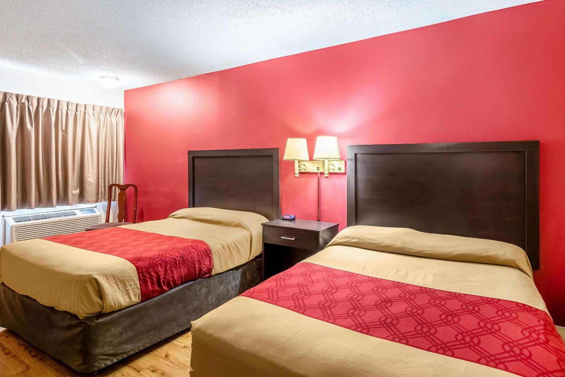 Econo Lodge East Staunton photo 12