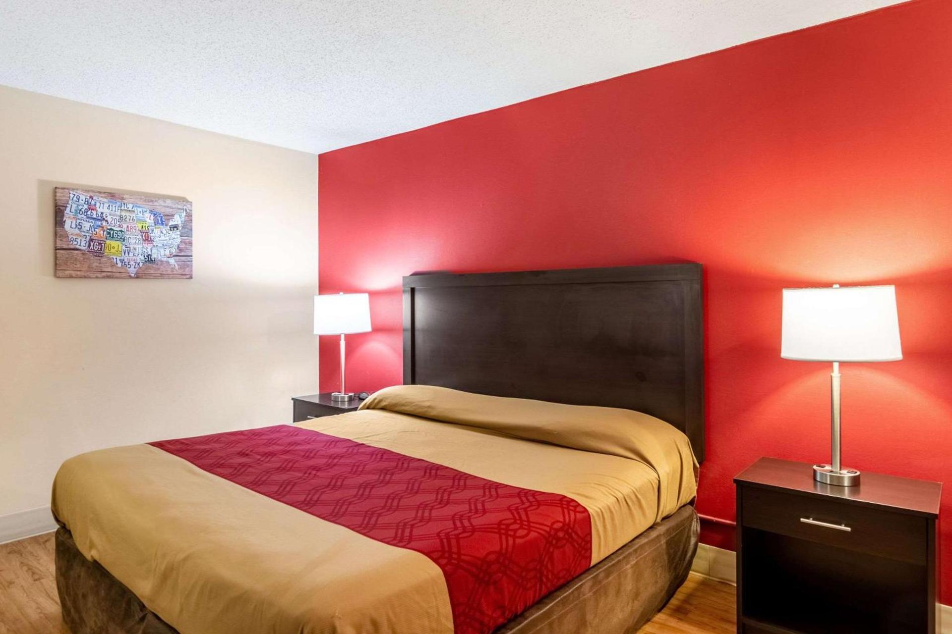 Econo Lodge East Staunton photo 17