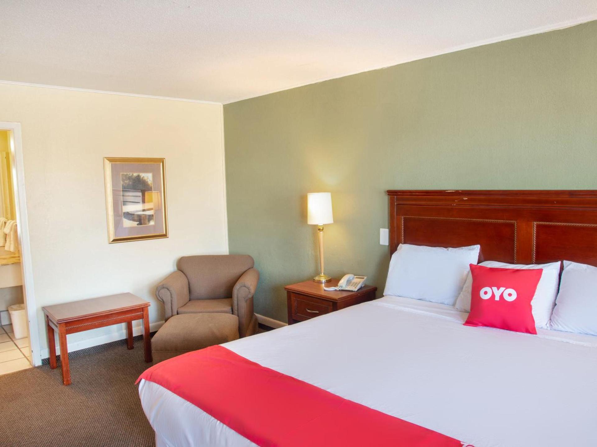 Rest Inn - Extended Stay, I-40 Airport, Wedding & Event Center photo 2