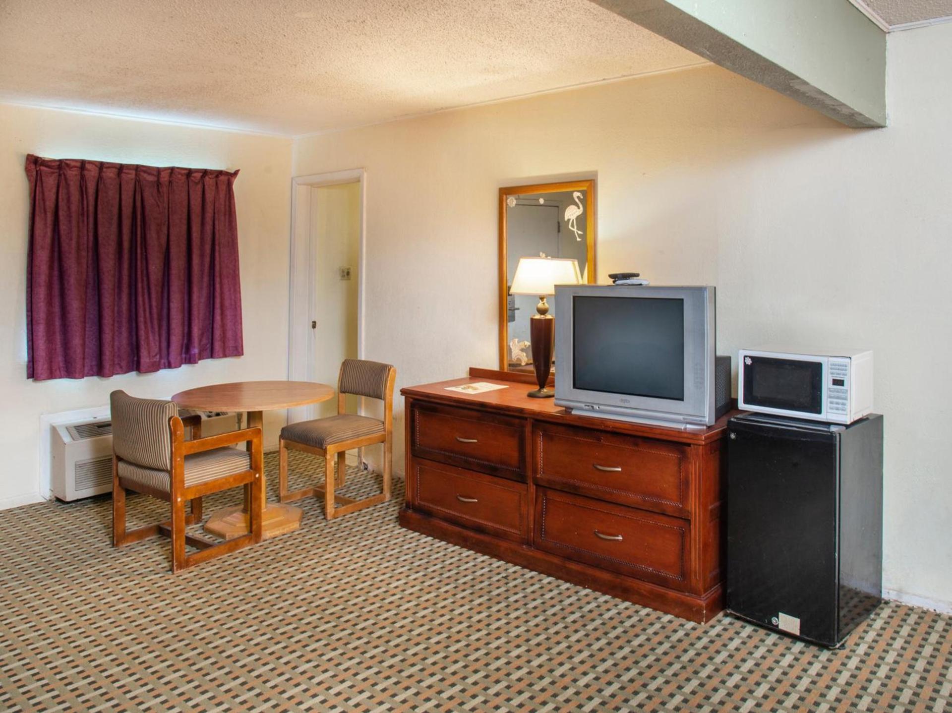 Rest Inn - Extended Stay, I-40 Airport, Wedding & Event Center photo 14