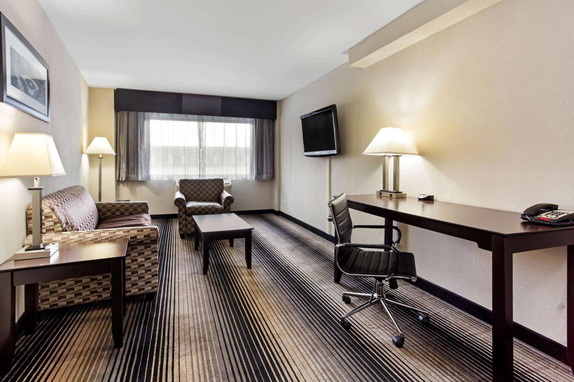 Best Western Plus Hyde Park Chicago Hotel photo 26