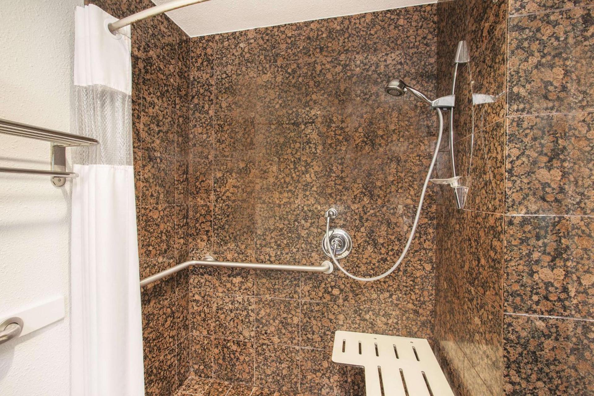 La Quinta Inn by Wyndham Berkeley photo 36