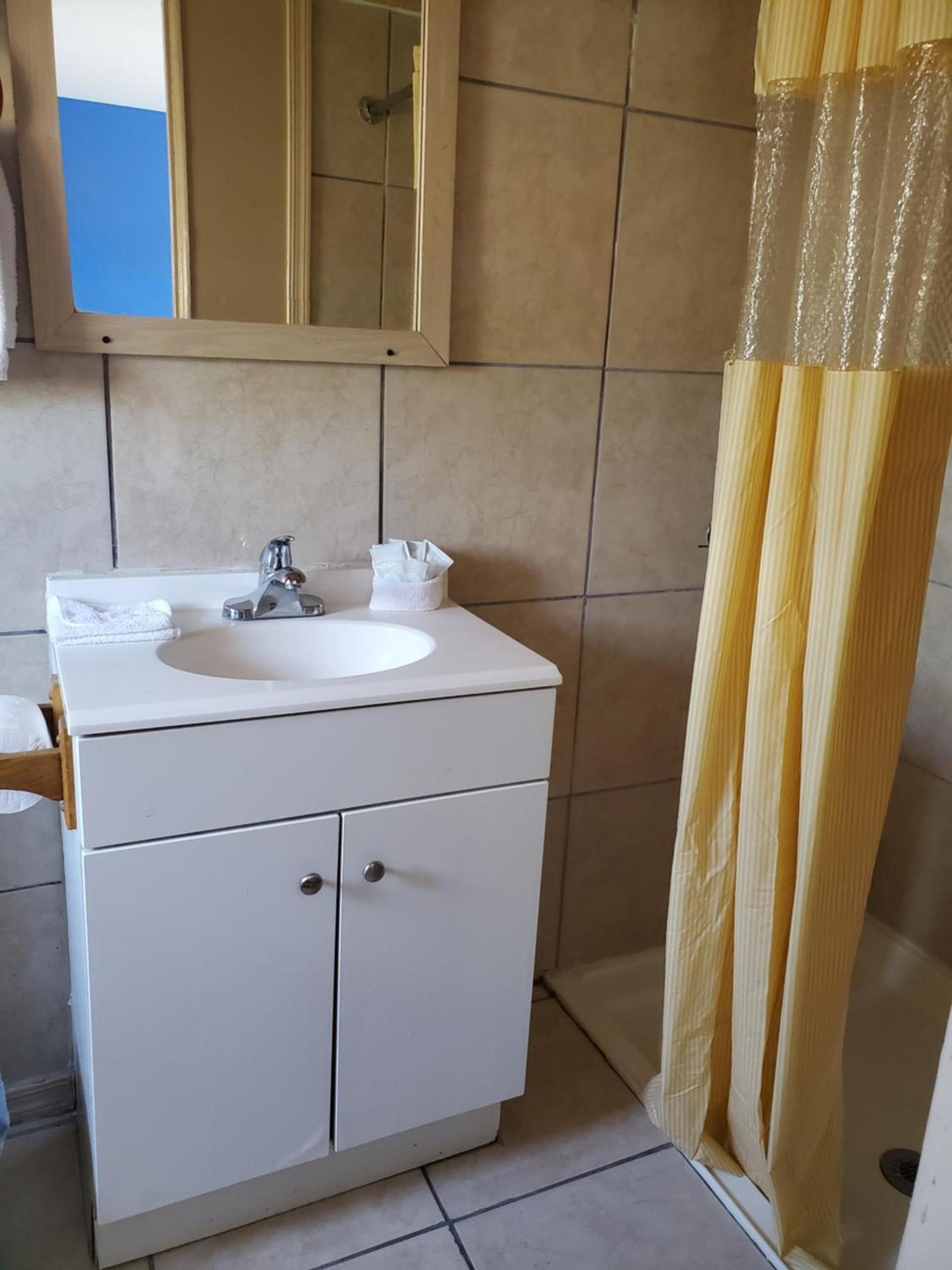 PineCrest Inn & Suites photo 16