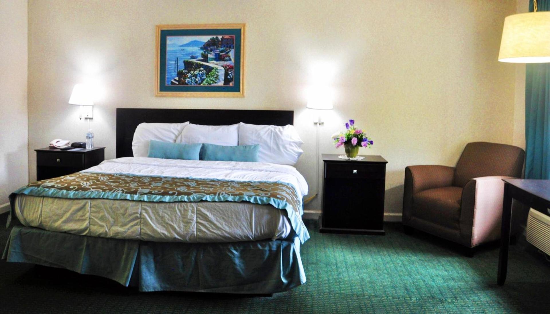 Azalea Inn & Suites photo 7