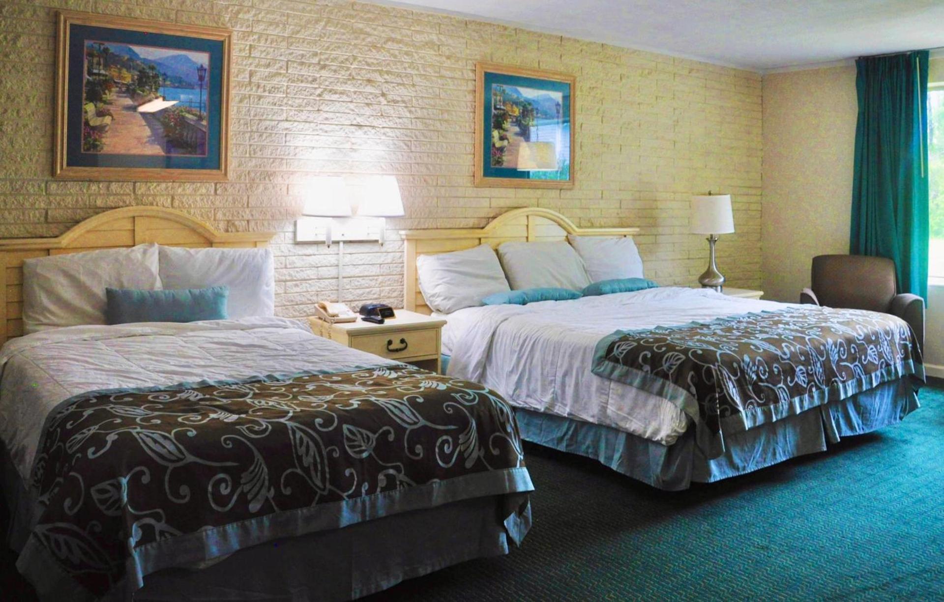 Azalea Inn & Suites photo 17