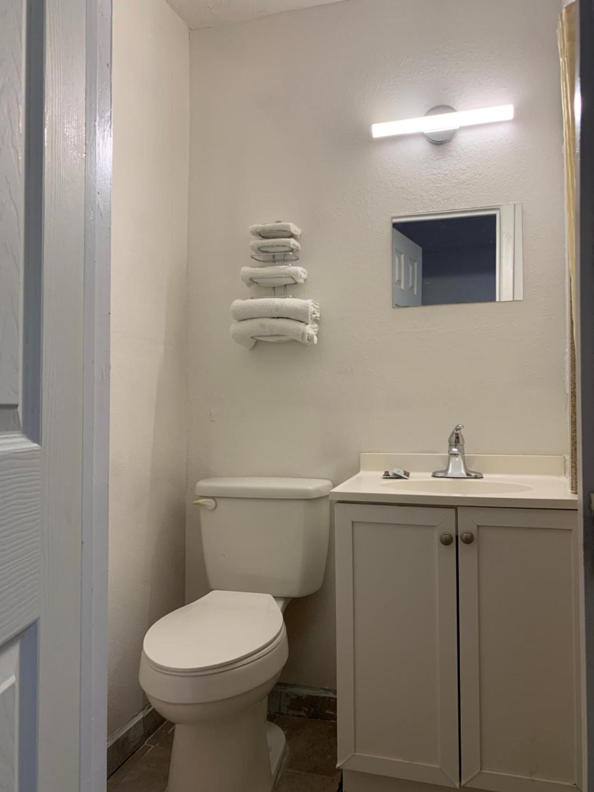 Budget Inn photo 15