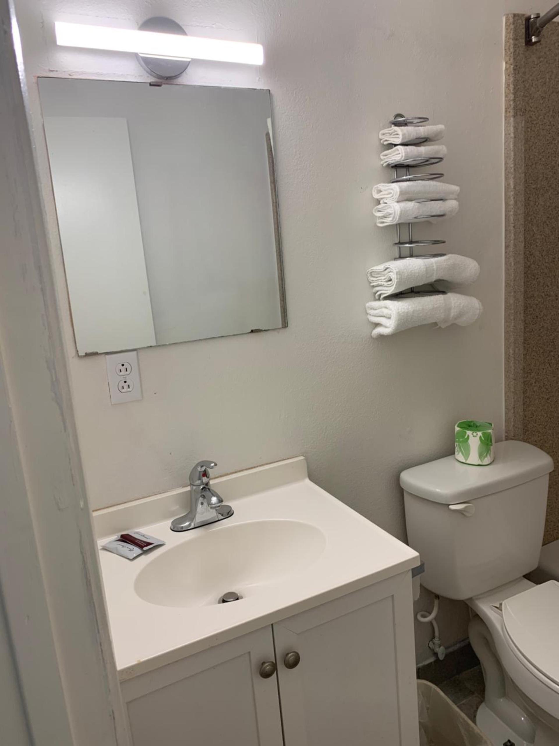 Budget Inn photo 14